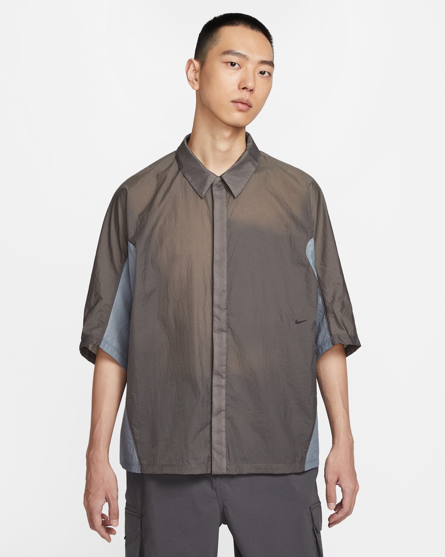 ナイキ テック メンズ ウーブン オーバーサイズド シャツ - ケイブストーン/クールグレー/ブラック