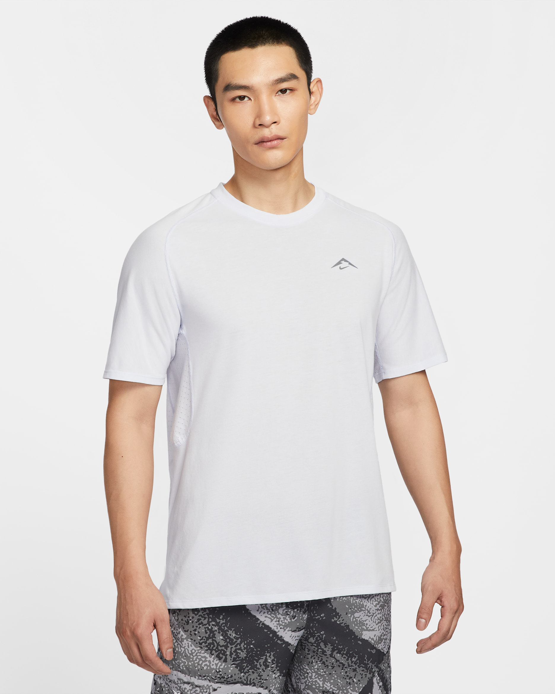 เสื้อวิ่งแขนสั้นผู้ชาย Dri-FIT ADV Nike Solar Chase - Football Grey/ดำ