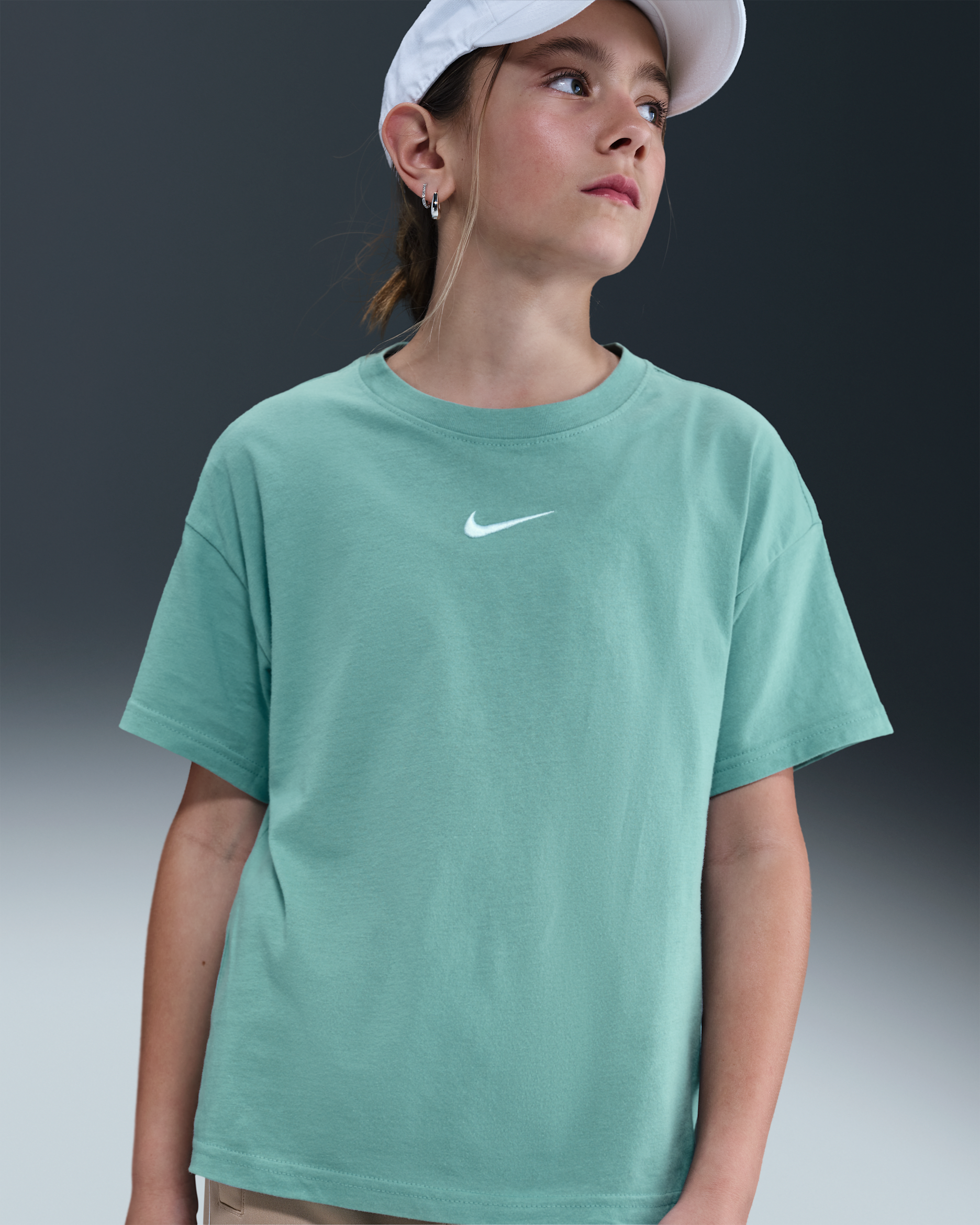 Playera para niña talla grande Nike Sportswear Essential - Cañón