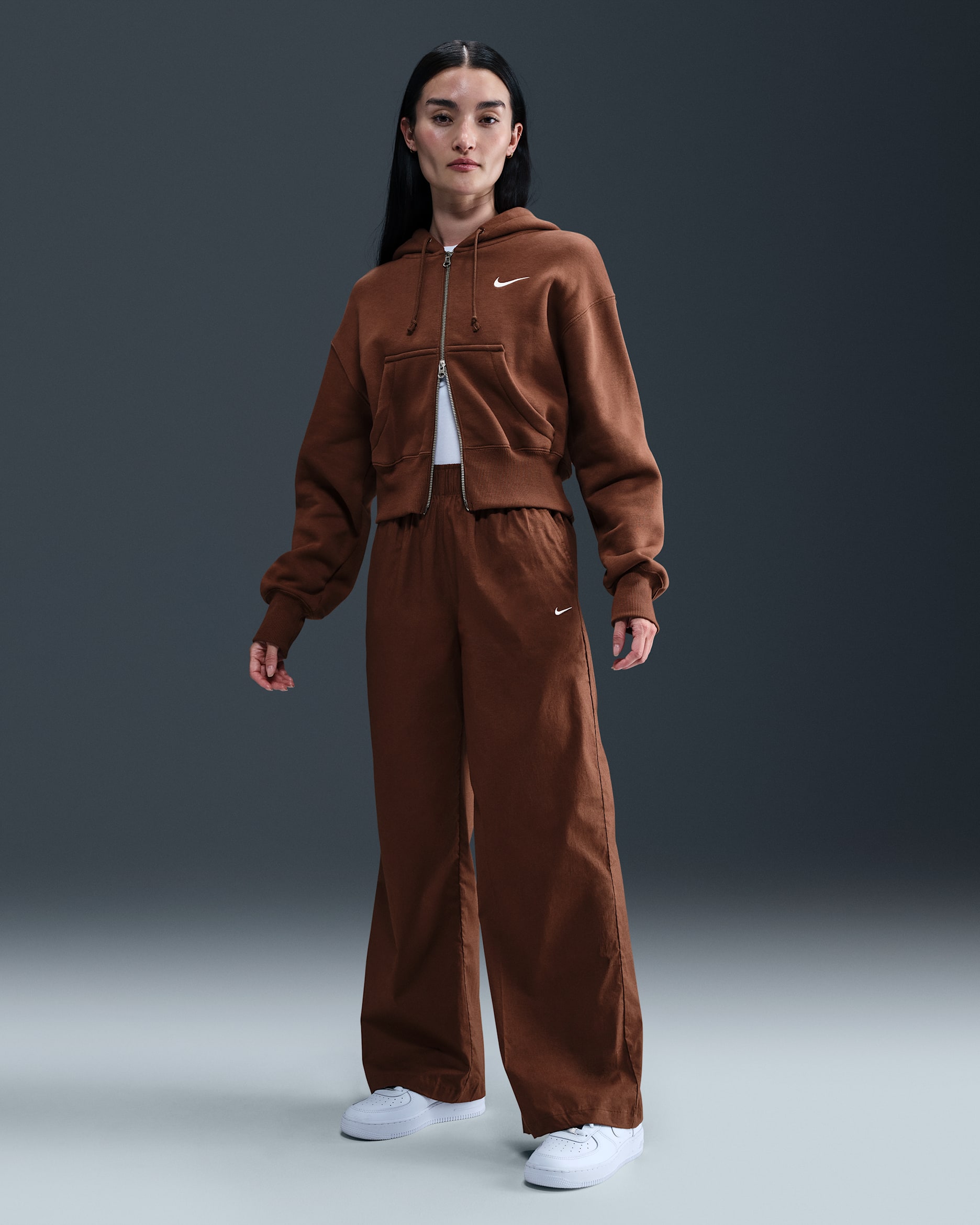 ナイキ スポーツウェア チル ポプリン ウィメンズ ハイウエスト ルーズ オープンヘム パンツ - ファウナブラウン/セイル