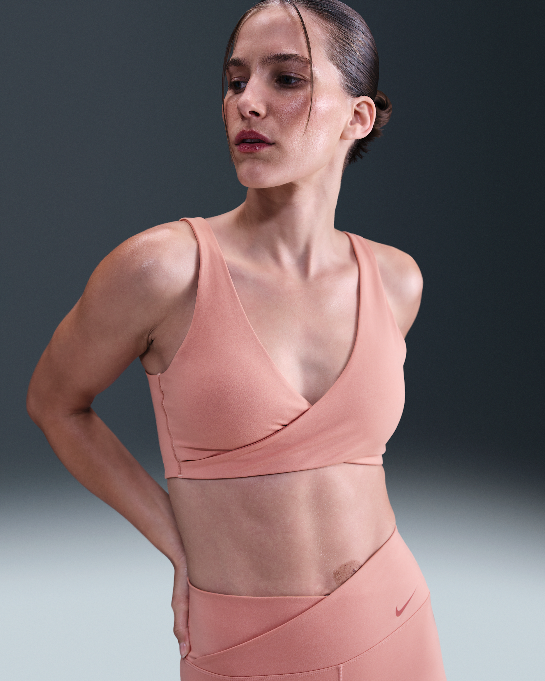 Bra deportivo de baja sujeción con almohadillas para mujer Nike One - Rosa óxido/Cañón óxido