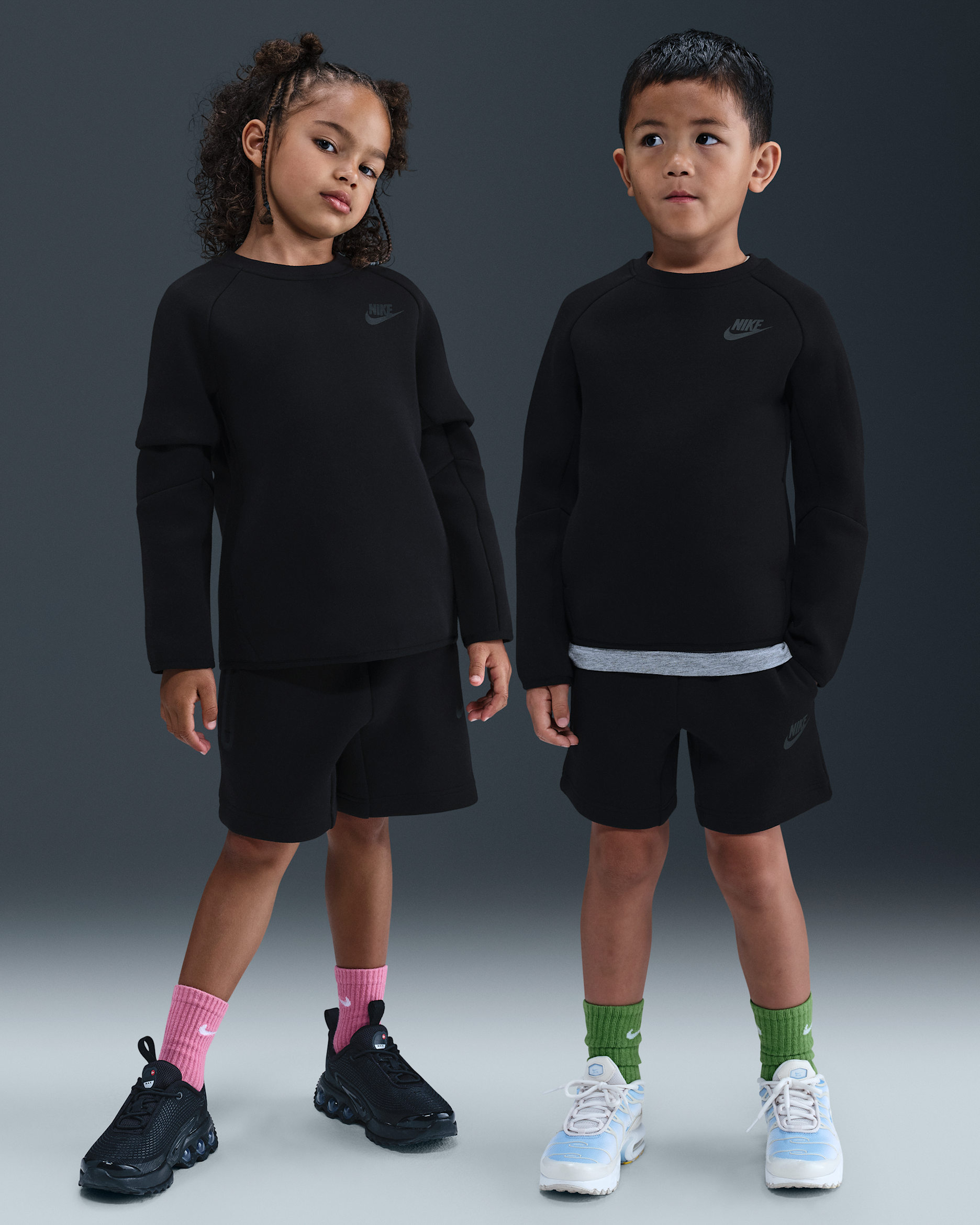 Conjunto de shorts de 2 piezas para niños talla pequeña Nike Tech Fleece - Negro