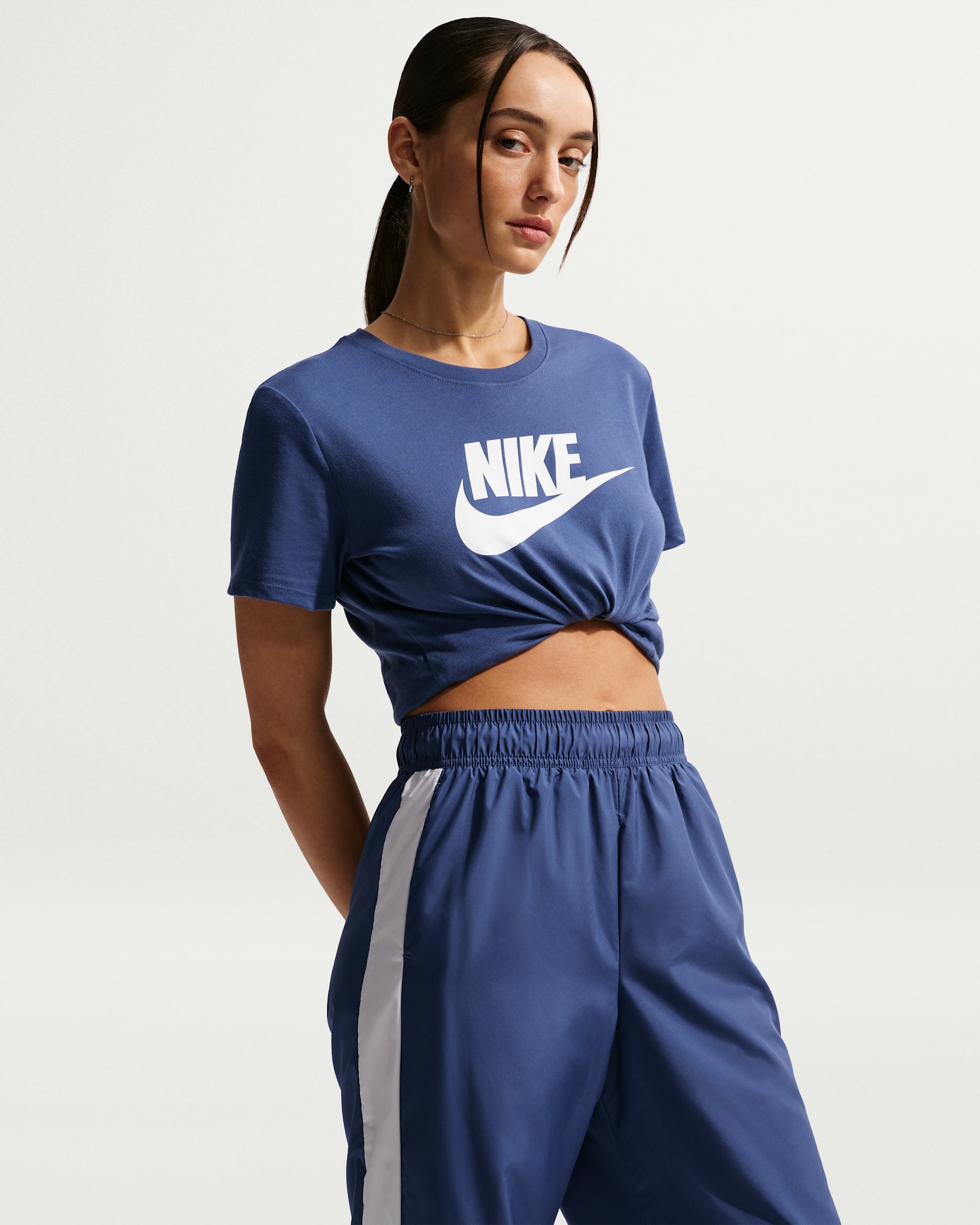 Nike Sportswear Essentials Women's Logo T-Shirt - Mystic Navy/White