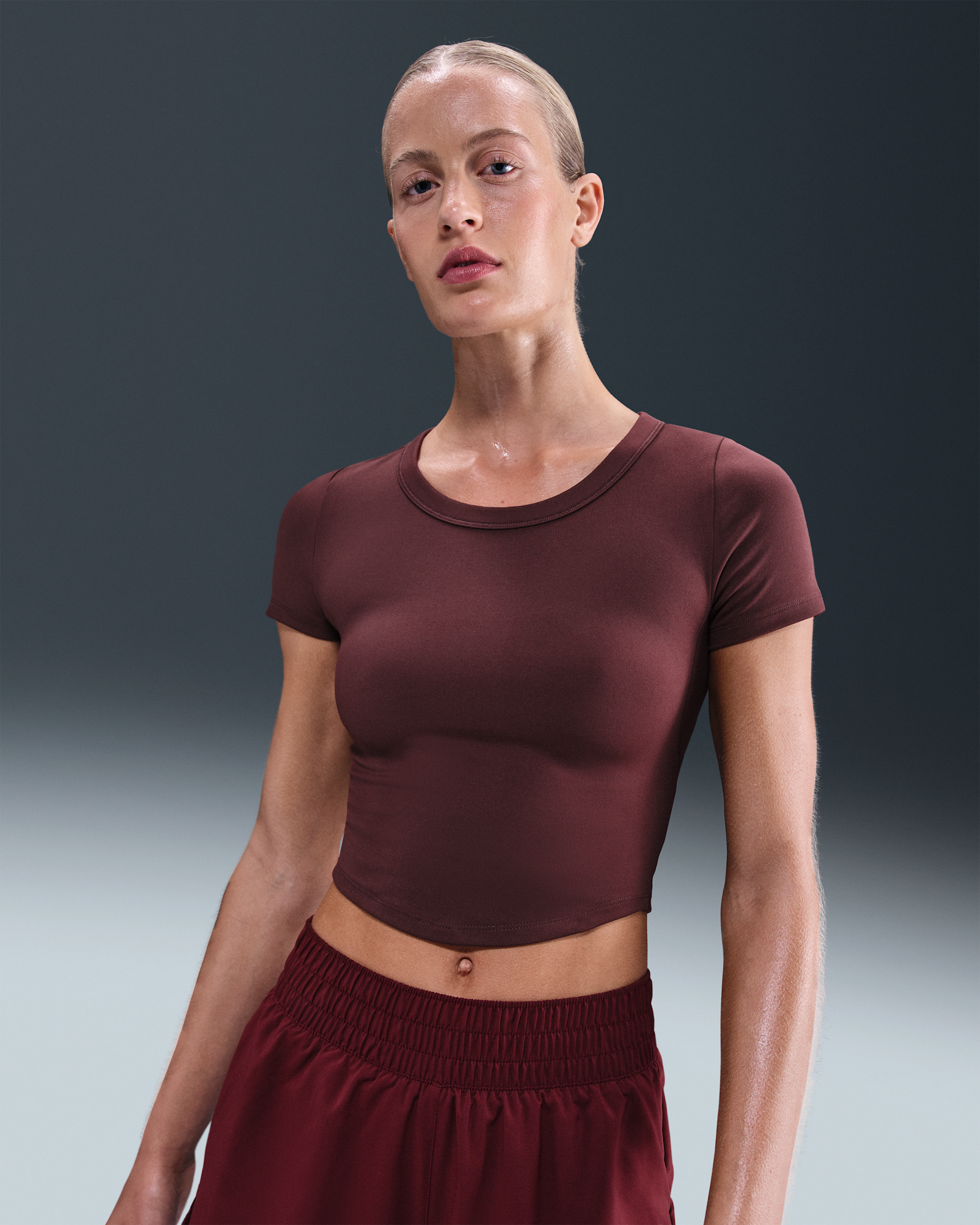 Γυναικεία κοντομάνικη μπλούζα crop Dri-FIT Nike One Fitted - Burgundy Crush/Λευκό