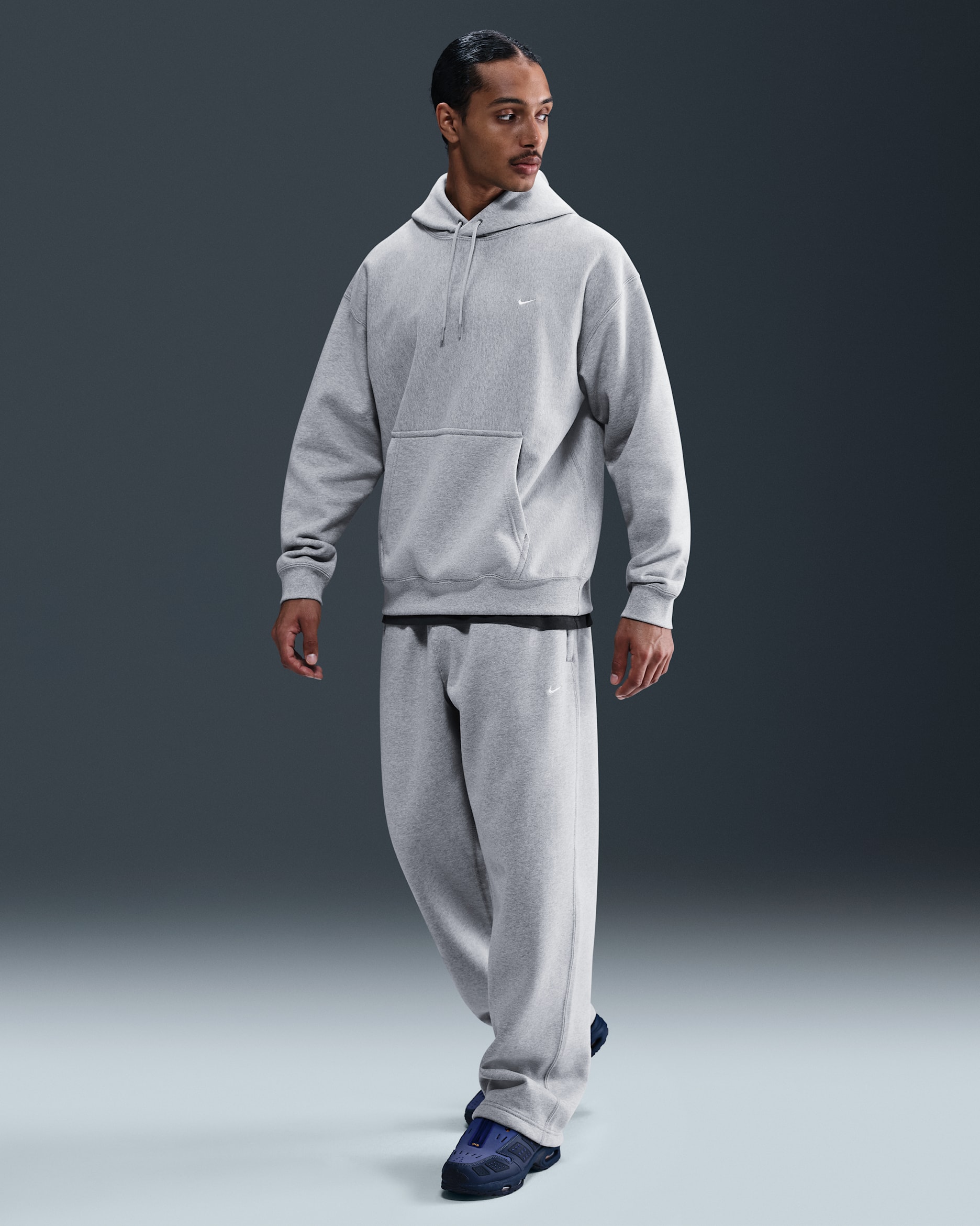 Nike Solo Swoosh Men's Fleece Open-Hem Pants - Dark Grey Heather/Light Smoke Grey/White