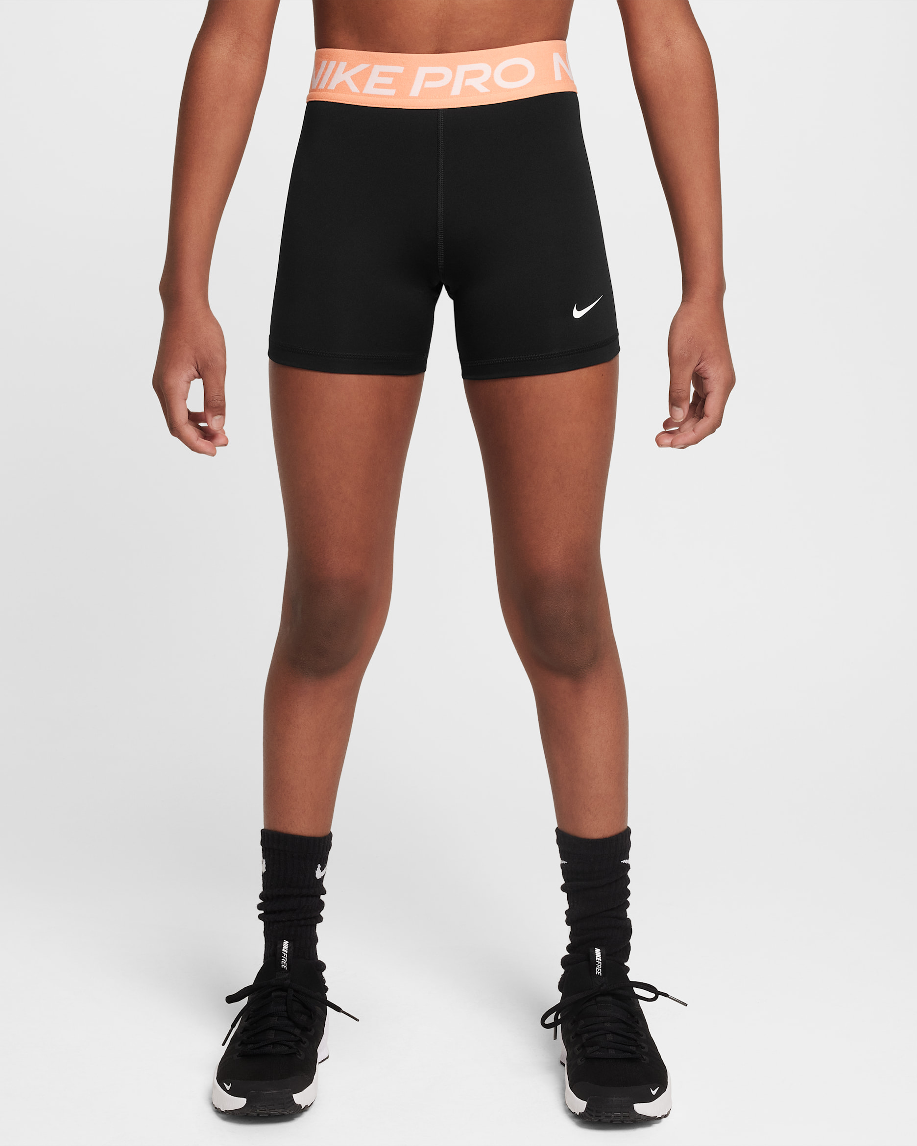 Nike Pro Shorts (Mädchen) - Schwarz/Apricot Agate/Weiß