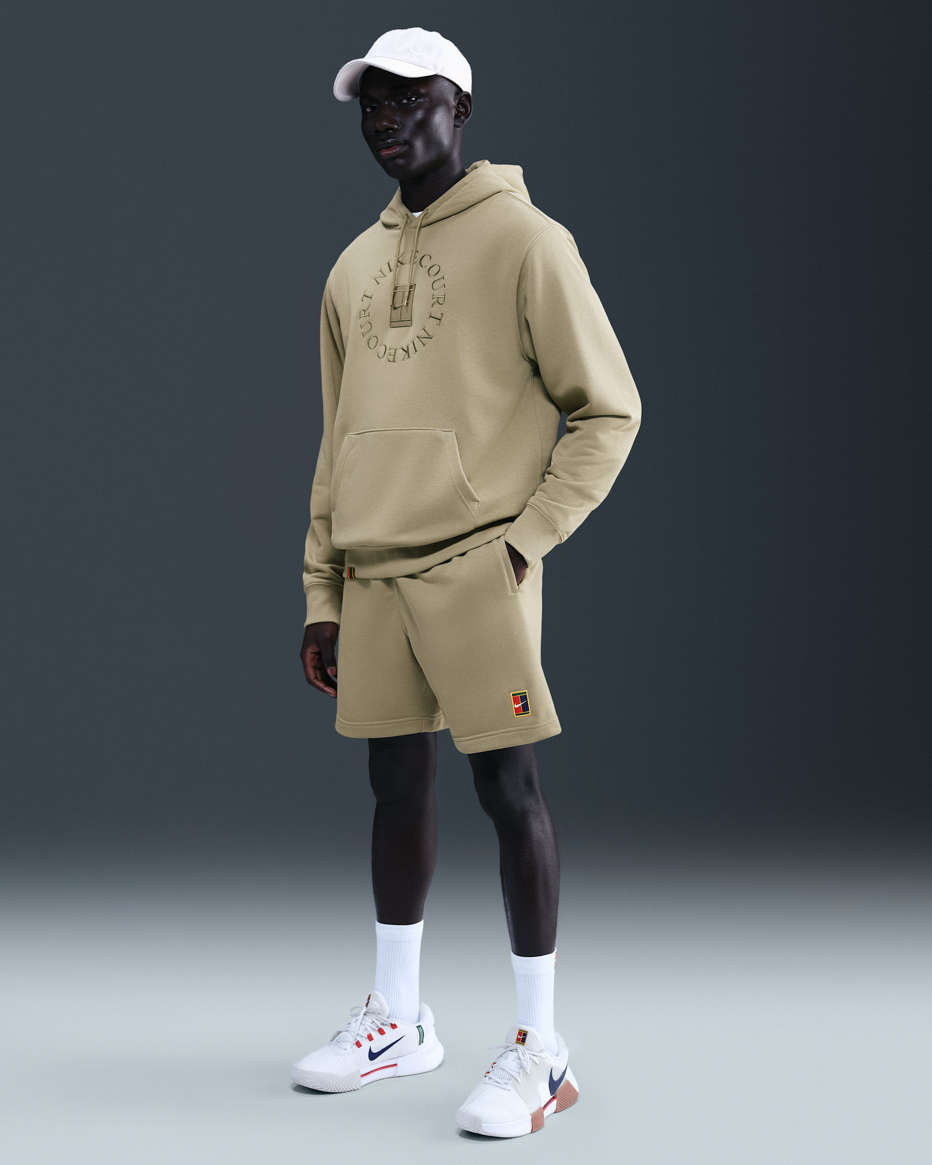 Shorts de tenis Dri-FIT de tejido Fleece para hombre NikeCourt Heritage - Oliva neutro