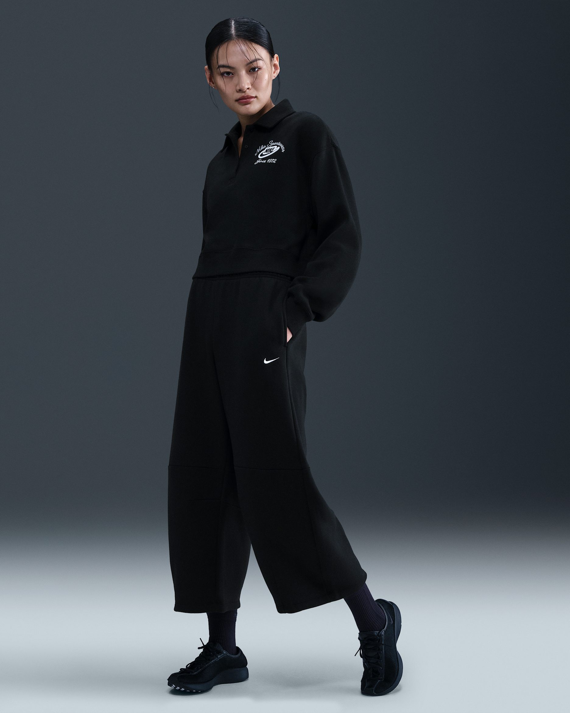 Pantalones entubados de tiro medio holgados para mujer Nike Sportswear Phoenix Fleece - Negro/Vela