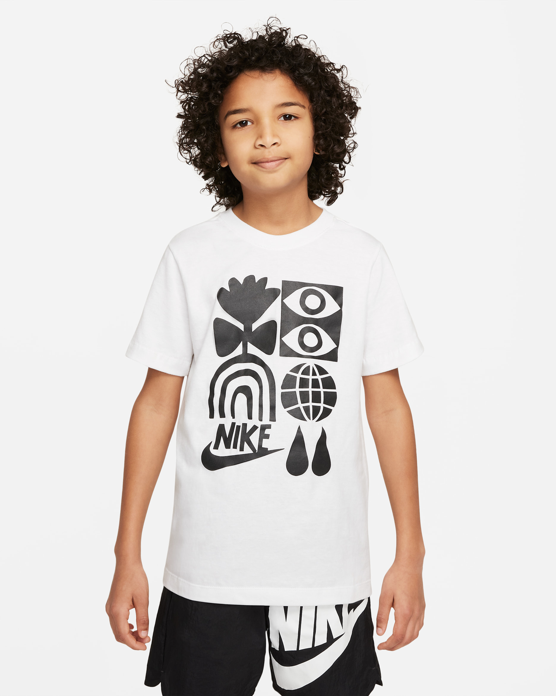 Nike Sportswear Older Kids' (Boys') T-Shirt - White