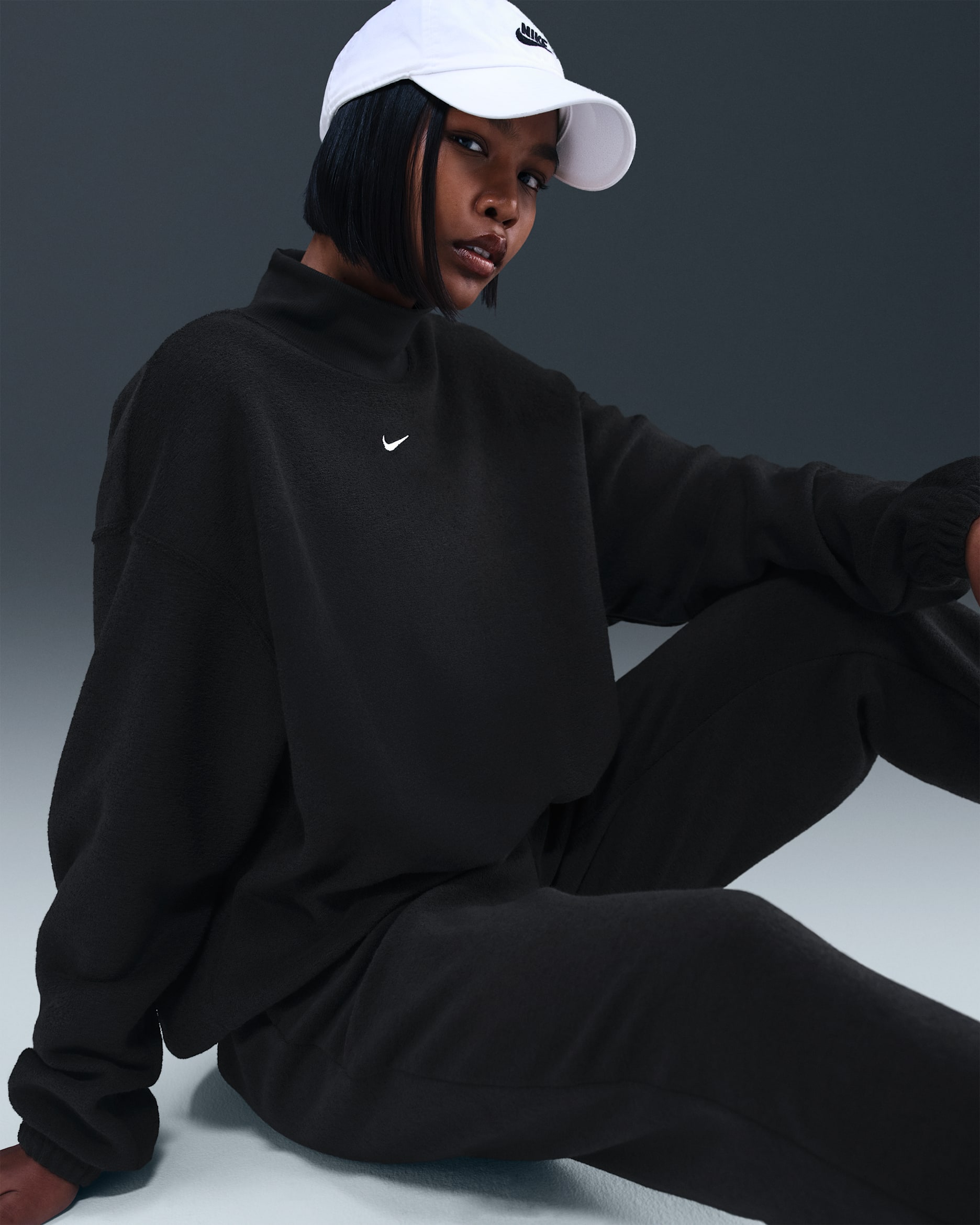 Nike Sportswear Phoenix Plush Women's Cozy Fleece Oversized Mock-Neck Top