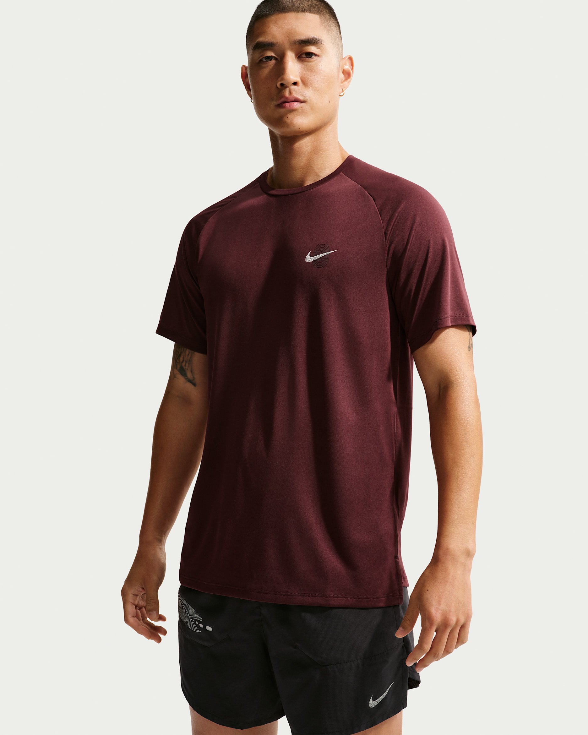 나이키 스트라이드 남성 드라이 핏 ADV 반팔 러닝 탑 - 버건디 크러시