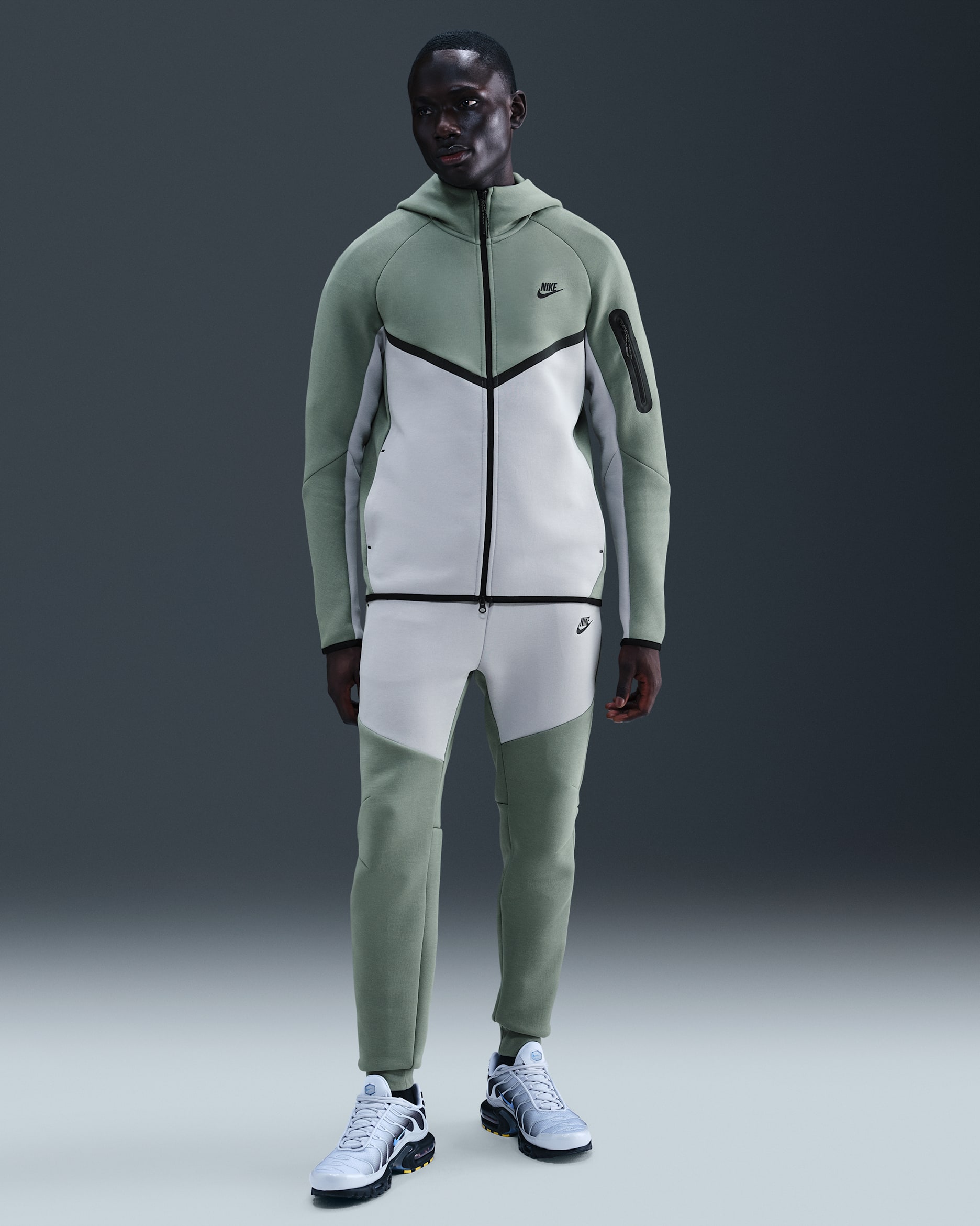 Nike Tech Men's Fleece Joggers - Clay Green/Light Smoke Grey/Black