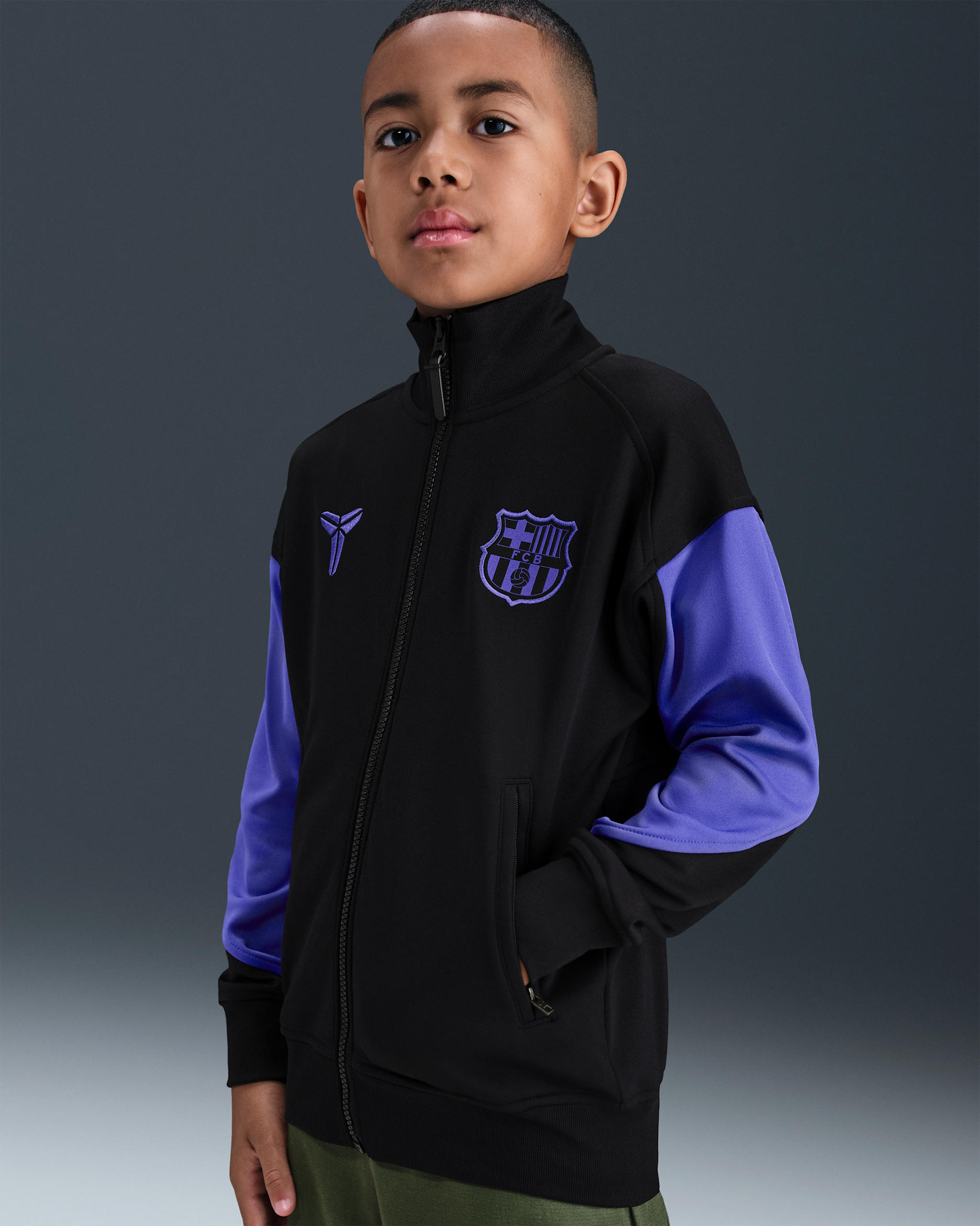 Chamarra Anthem de fútbol Kobe Dri-FIT para niños talla grande FC Barcelona Academy Pro Away - Negro/Violeta persa/Violeta persa
