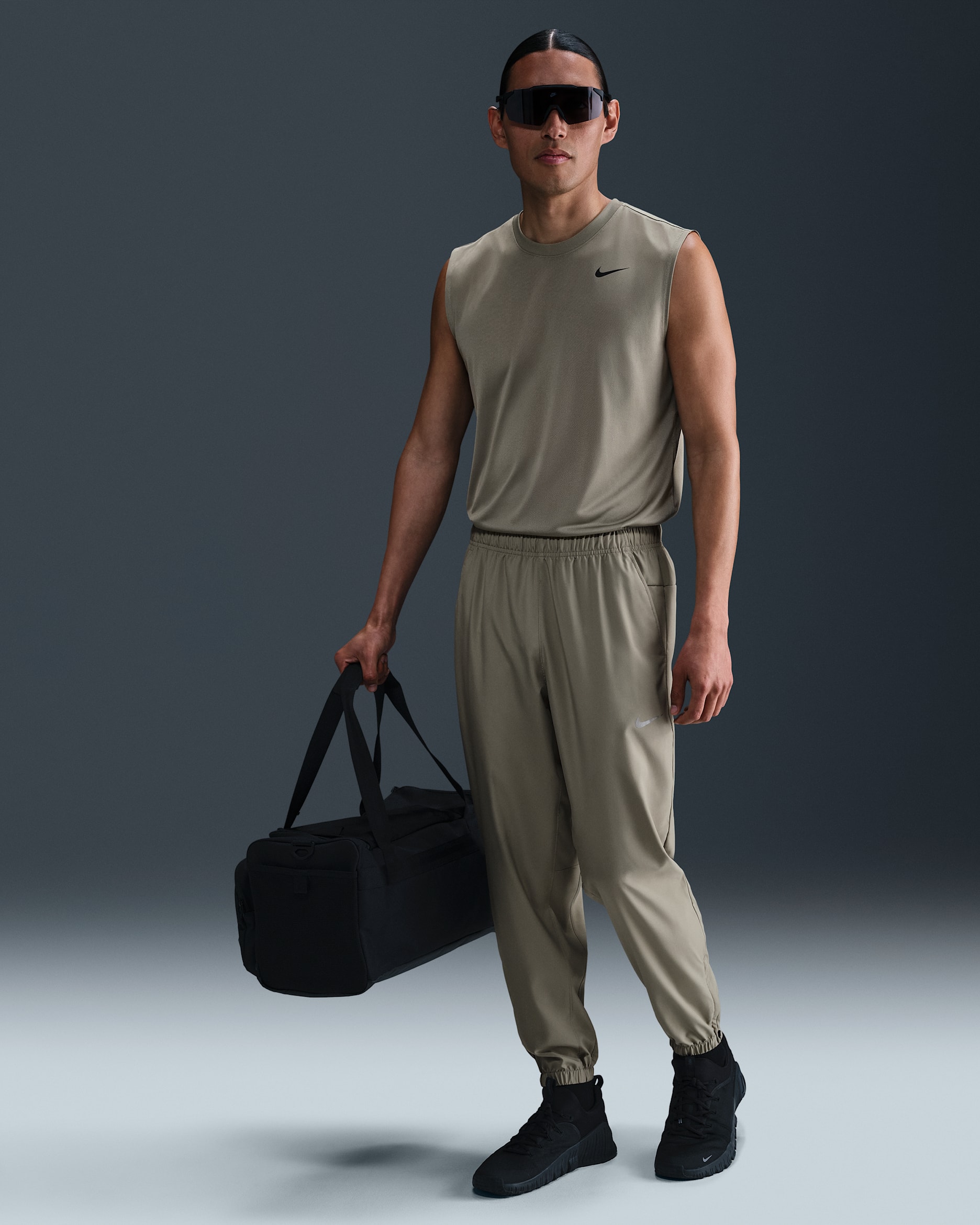 Nike Form Dri-FIT avsmalnet, allsidig herrebukse - Light Army/Svart