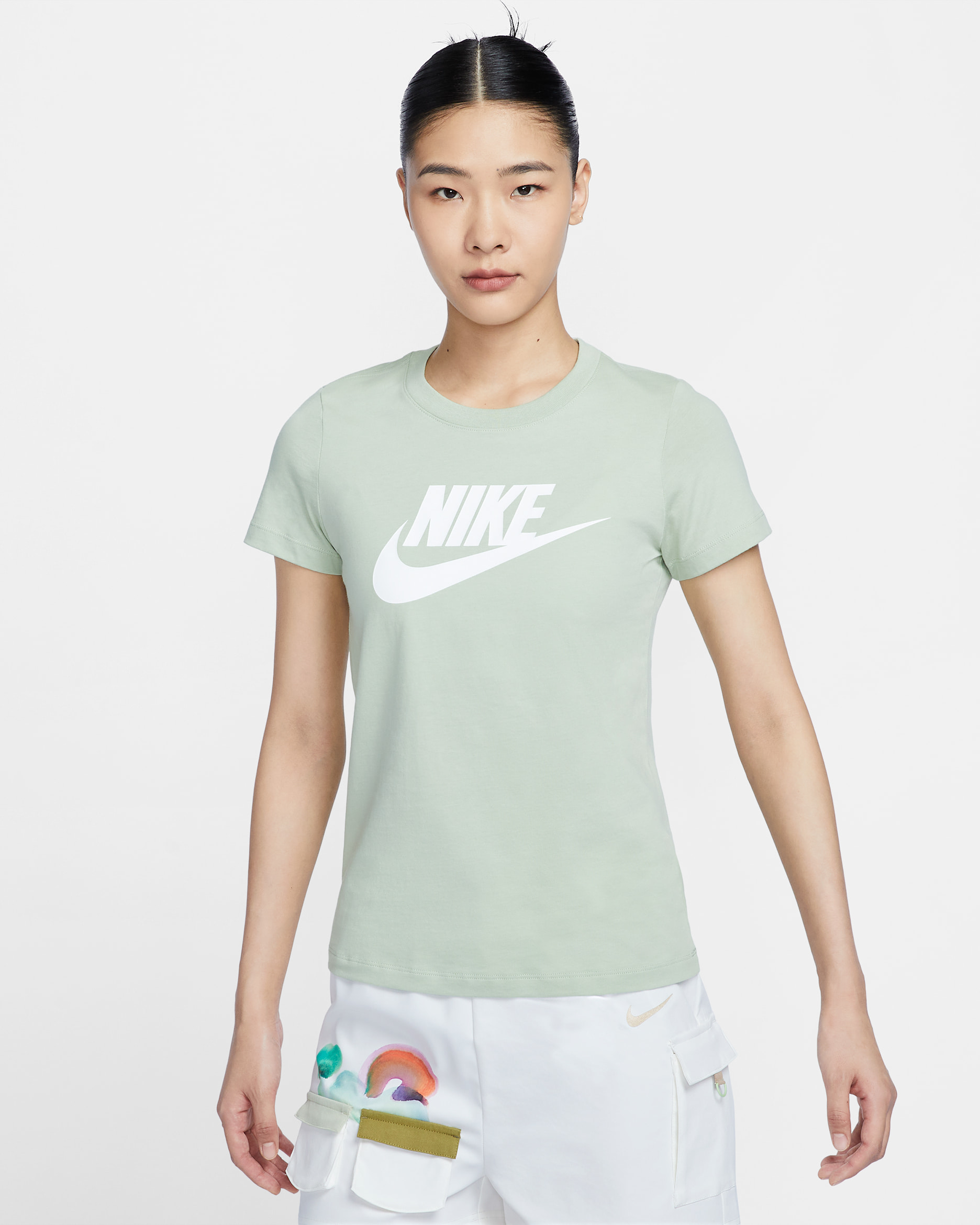 ナイキ スポーツウェア エッセンシャル ウィメンズ ロゴ Tシャツ - ハニーデュー