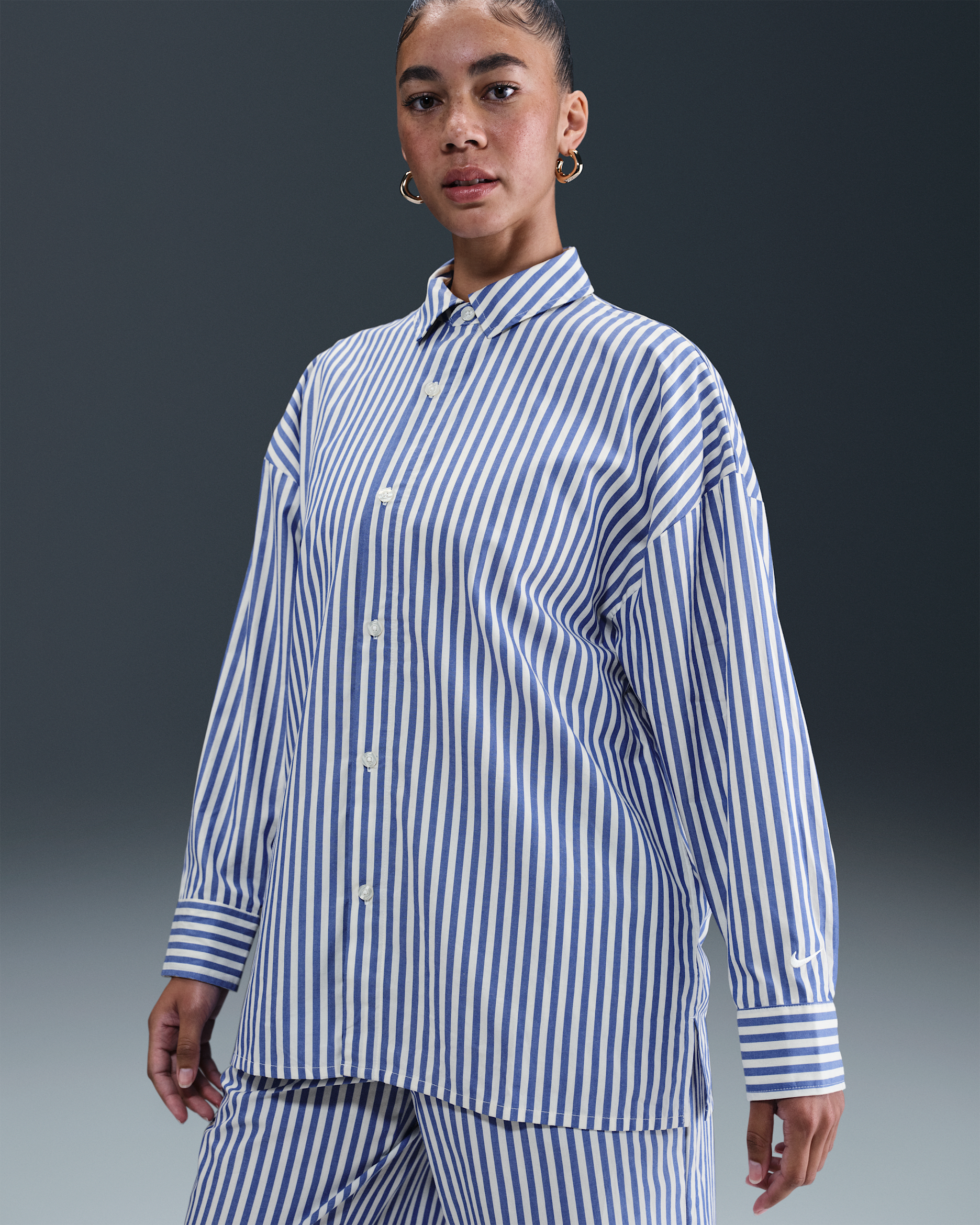 Nike Sportswear Chill Poplin Button-Up-Longsleeve mit Oversize-Passform (Damen) - Game Royal/Sail/Sail