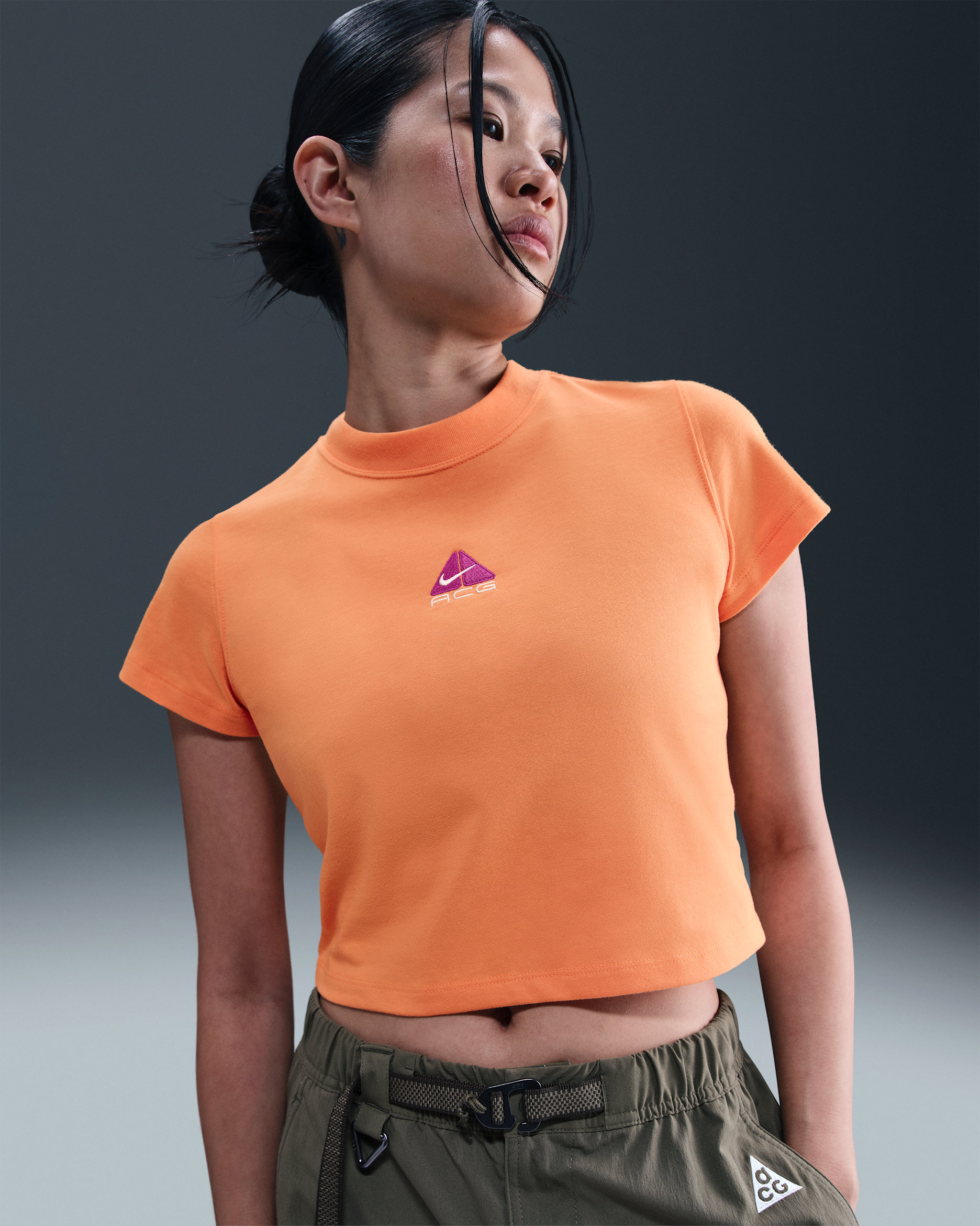 ナイキ ACG ウィメンズ Dri-FIT ショートスリーブ Tシャツ - マラケシュ/ブラック/ビビッドパープル