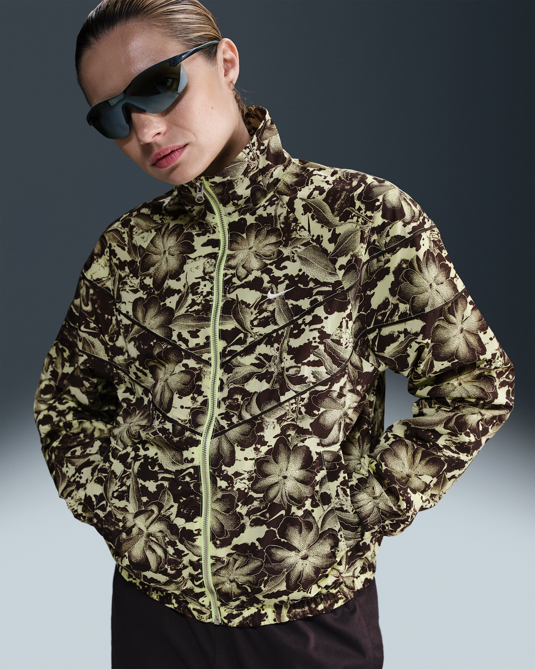 Nike Sportswear Windrunner Women's Loose UV Protection Woven Full-Zip Printed Jacket - Barely Volt