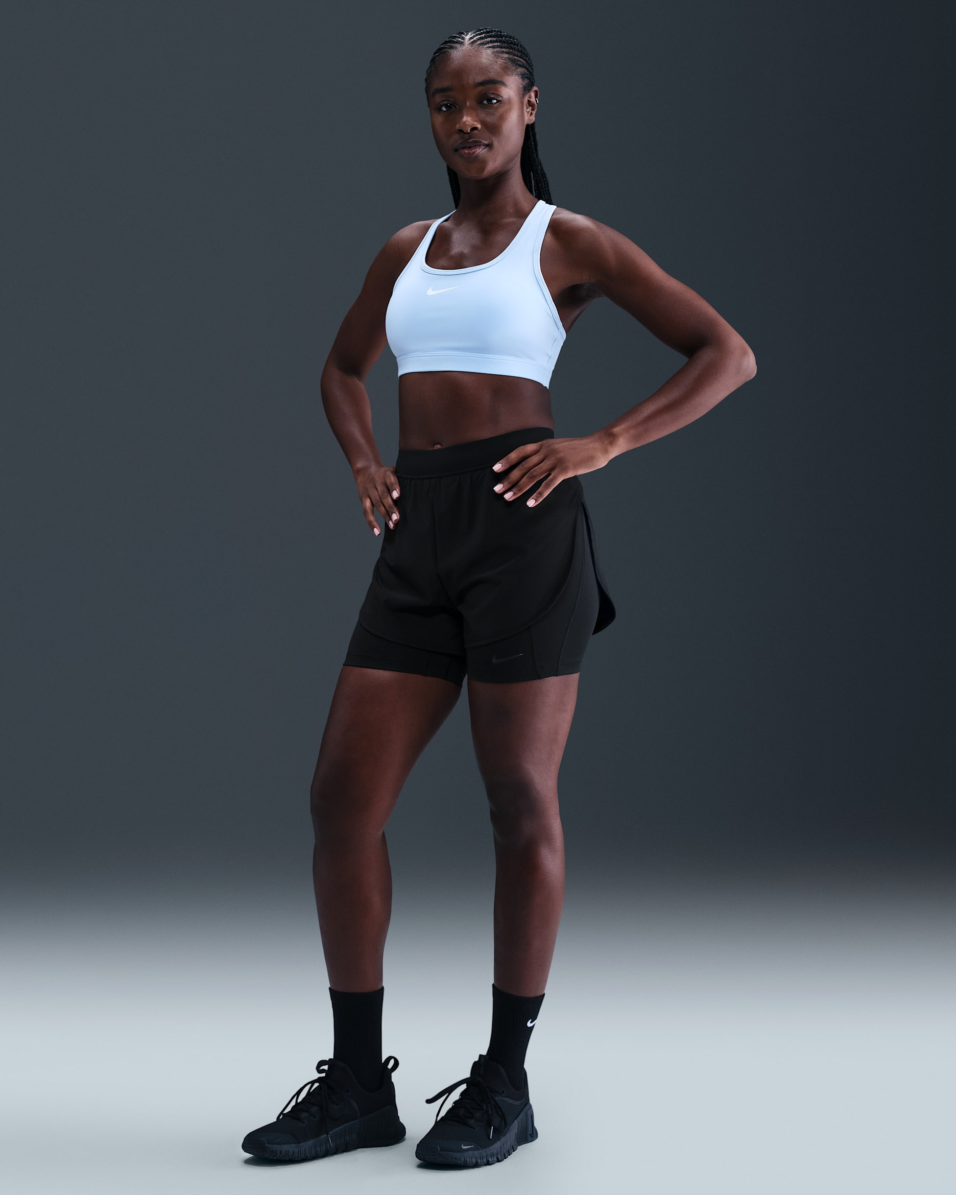 Shorts 2 en 1 de 13 cm para mujer Nike Universa - Negro/Antracita/Negro/Gris humo oscuro