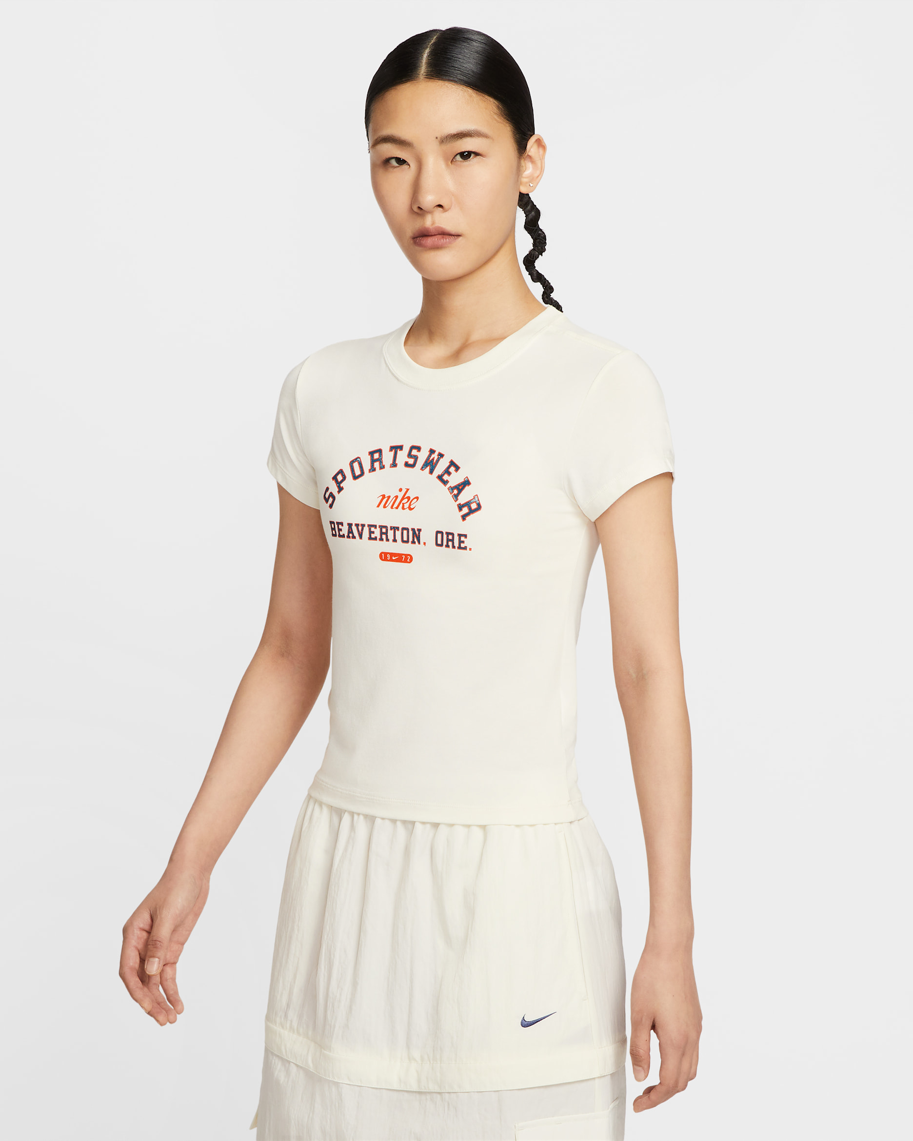 나이키 스포츠웨어 피닉스 여성 슬림 반팔 티셔츠 - 페일 아이보리