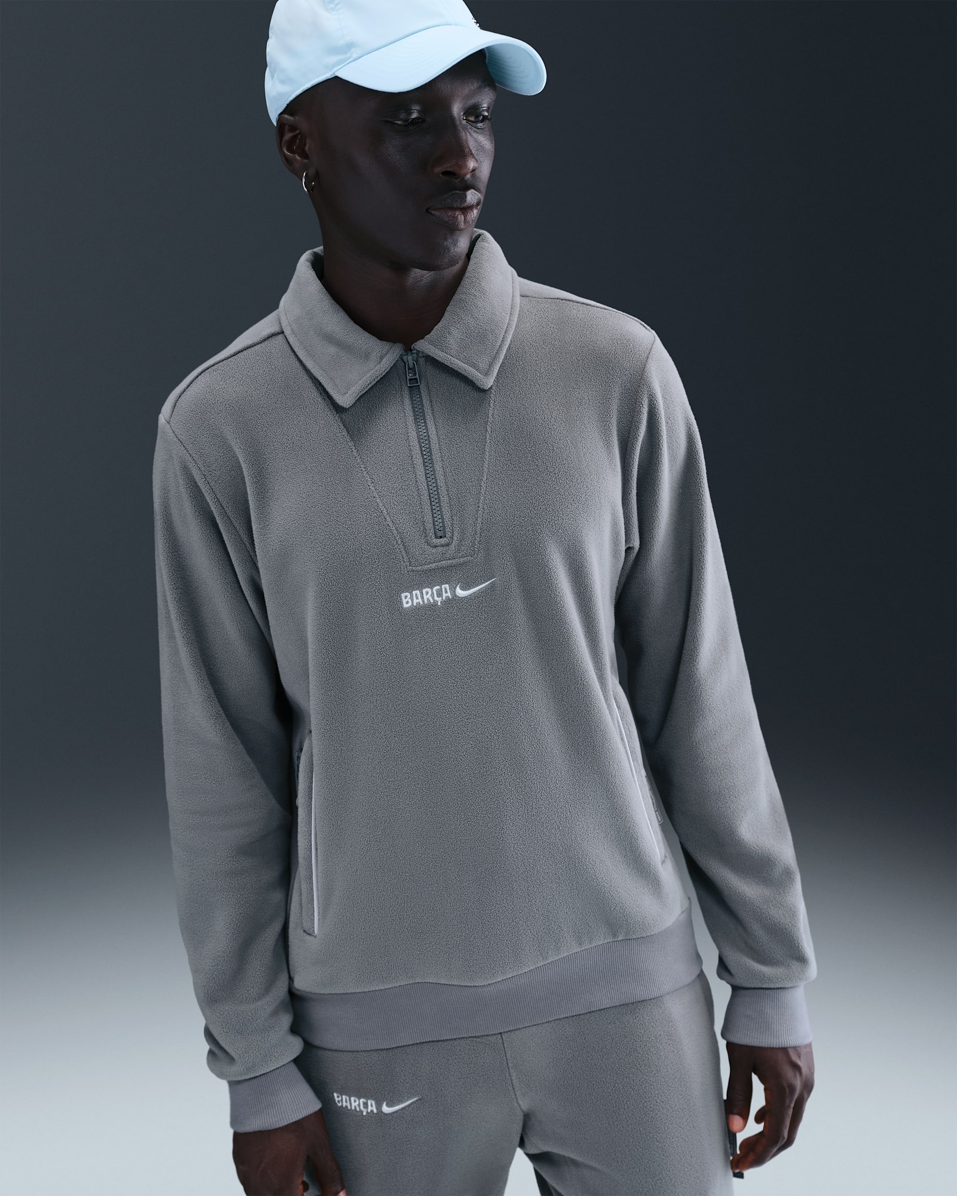 FC 바르셀로나 컬처 오브 풋볼 남성 나이키 써마 핏 윈터라이즈드 축구 탑 - 스모크 그레이/라이트 스모크 그레이