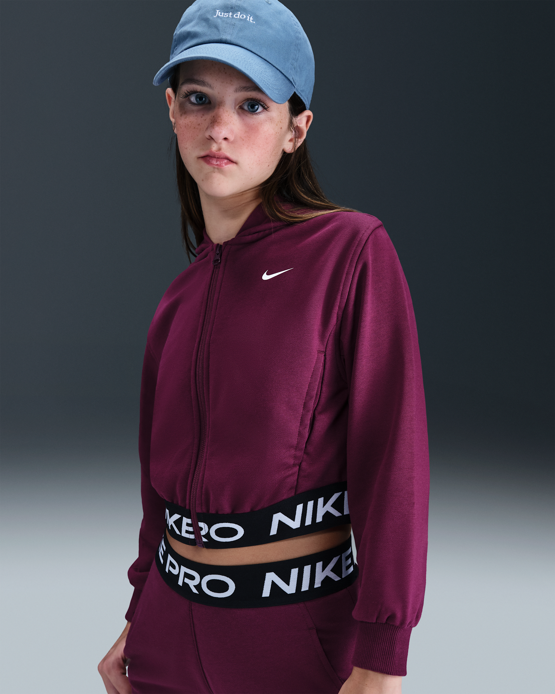 Nike Pro Fleece Dri-FIT hettejakke til store barn (jente) - Bordeaux/Bordeaux/Svart/Hvit