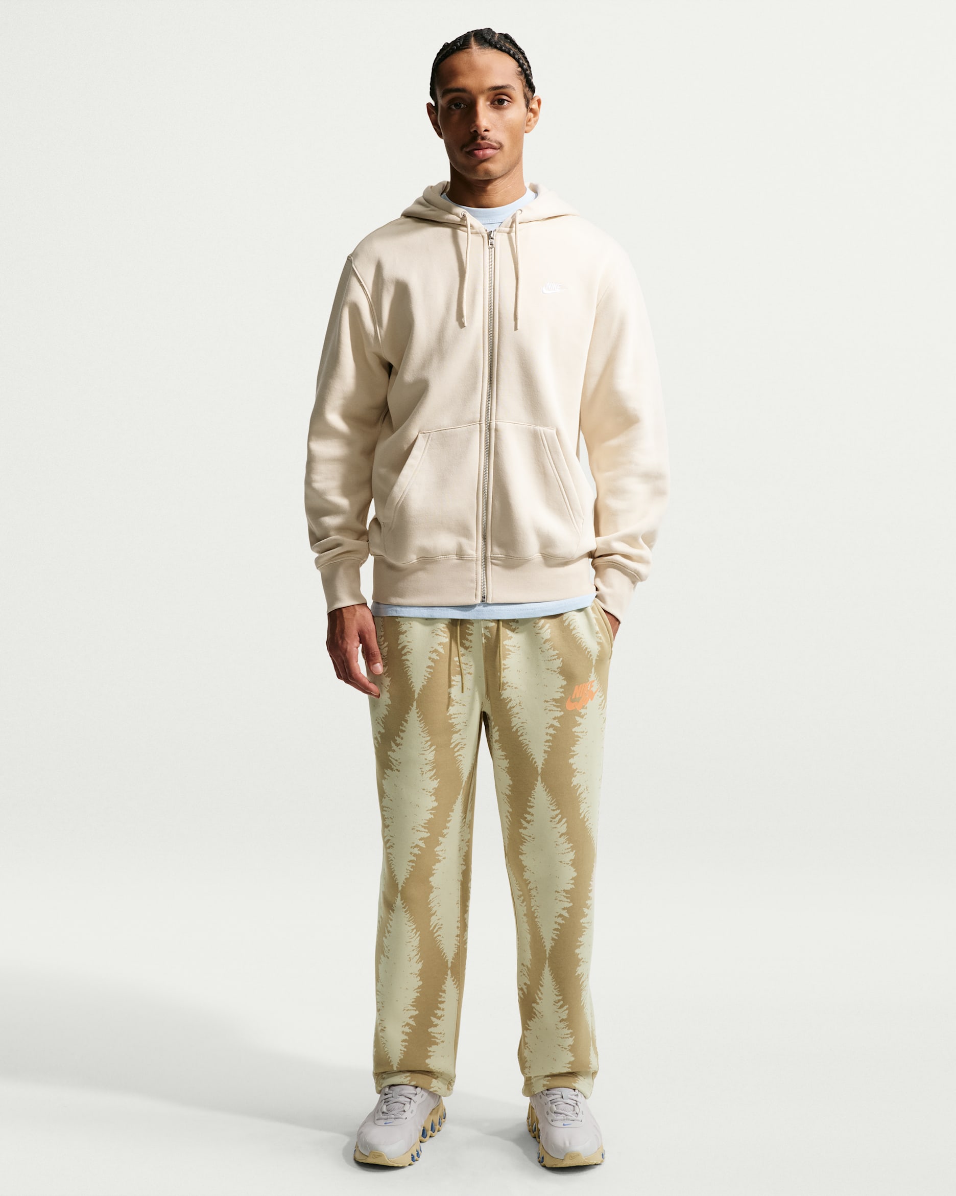 ナイキ スポーツウェア クラブ メンズ フリース バンジー パンツ - パラシュートベージュ/オレンジフロスト