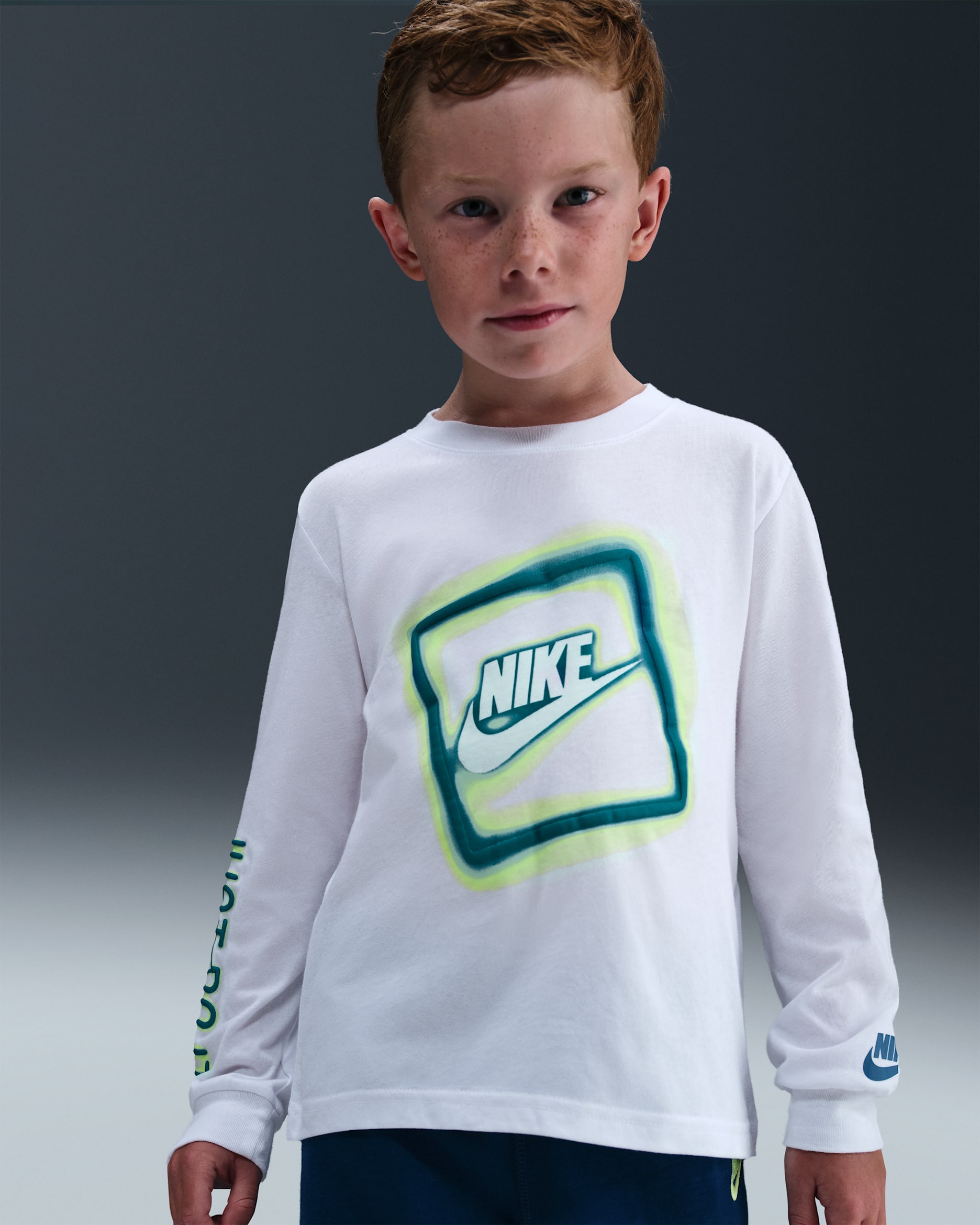 Playera de manga larga para niños talla pequeña Nike Glow With Me - Blanco