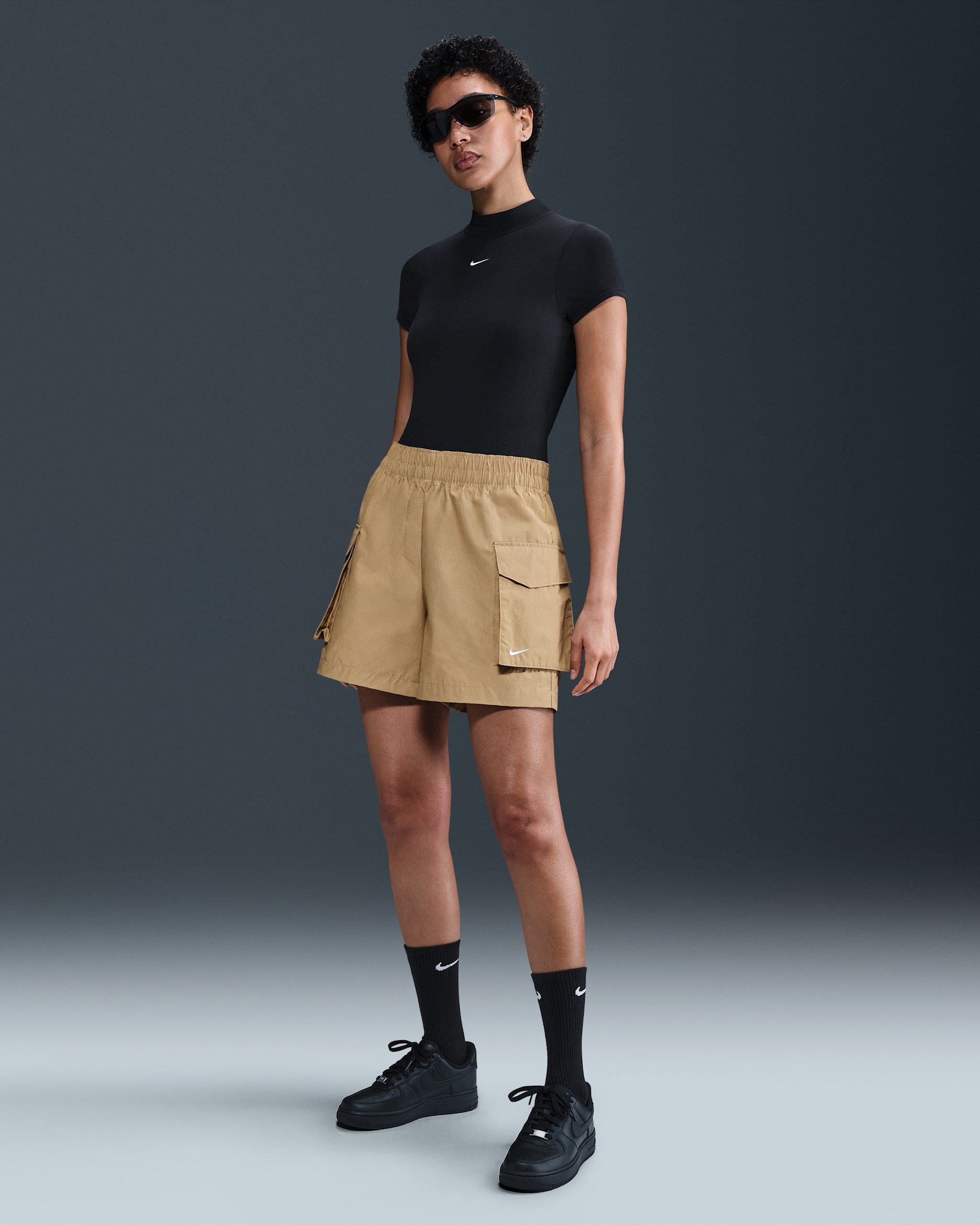 Shorts cargo de tiro alto de 13 cm para mujer Nike Sportswear Essential Woven - Beige paracaídas/Blanco