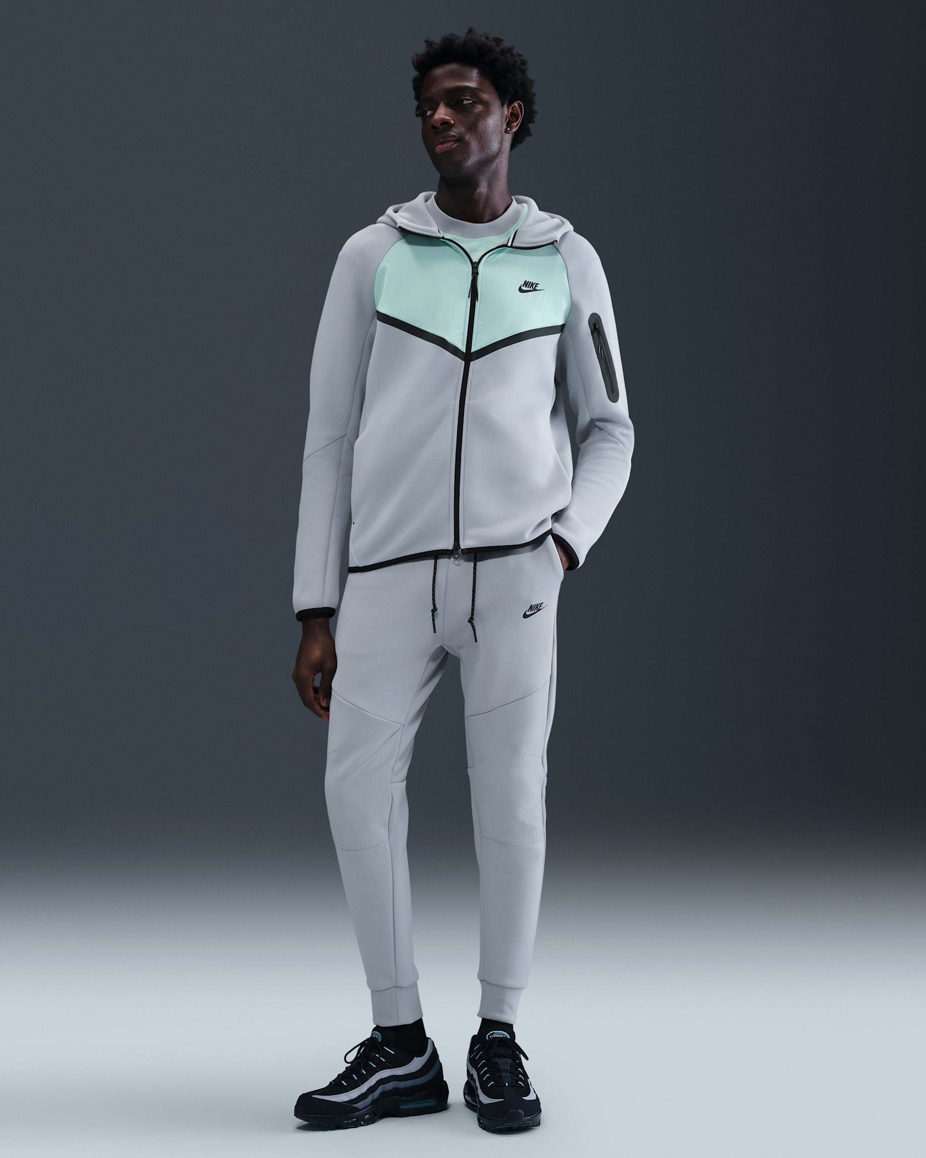 Nike Tech Fleece-Jogger (Herren) - Wolf Grey/Wolf Grey/Schwarz