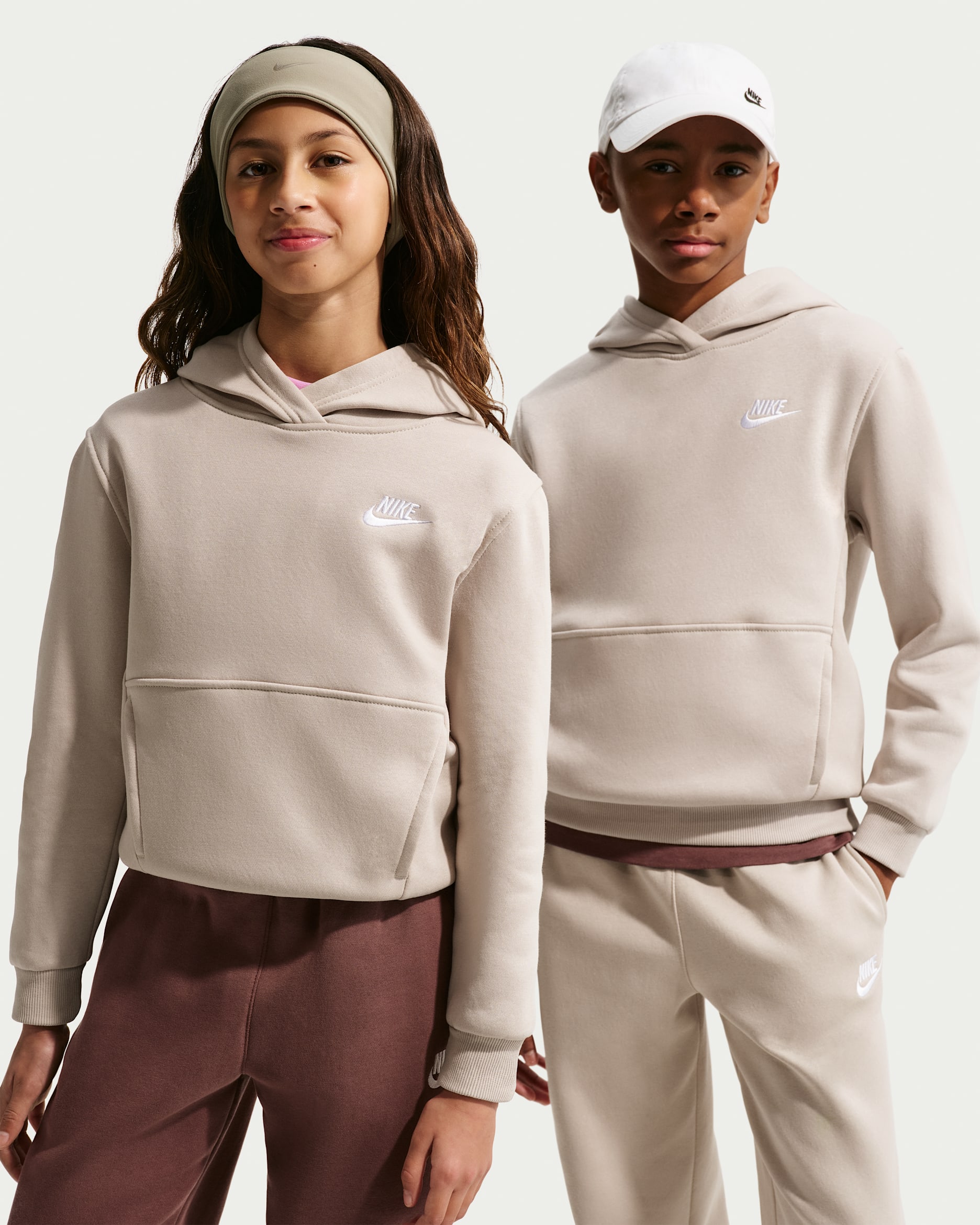 Nike Sportswear Club Fleece Older Kids' Pullover Hoodie - Cream II/White