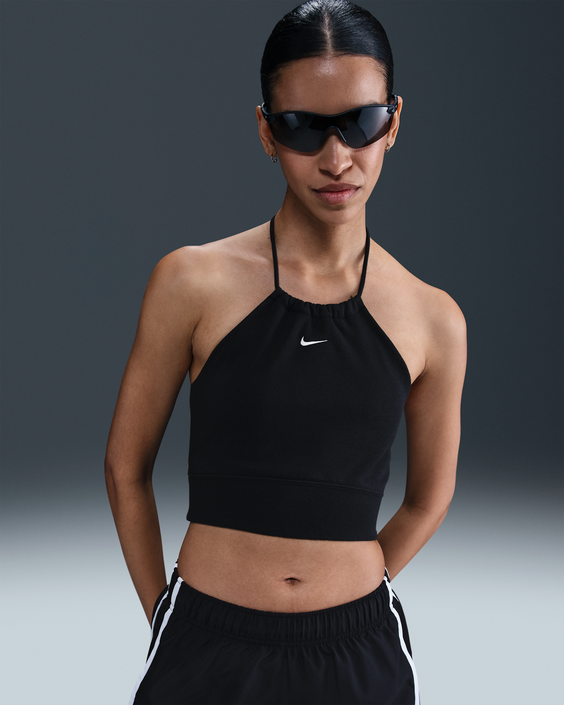 Nike Sportswear Chill Terry Neckholder-Top aus French Terry mit verkürztem, schmalem Schnitt (Damen) - Schwarz/Sail