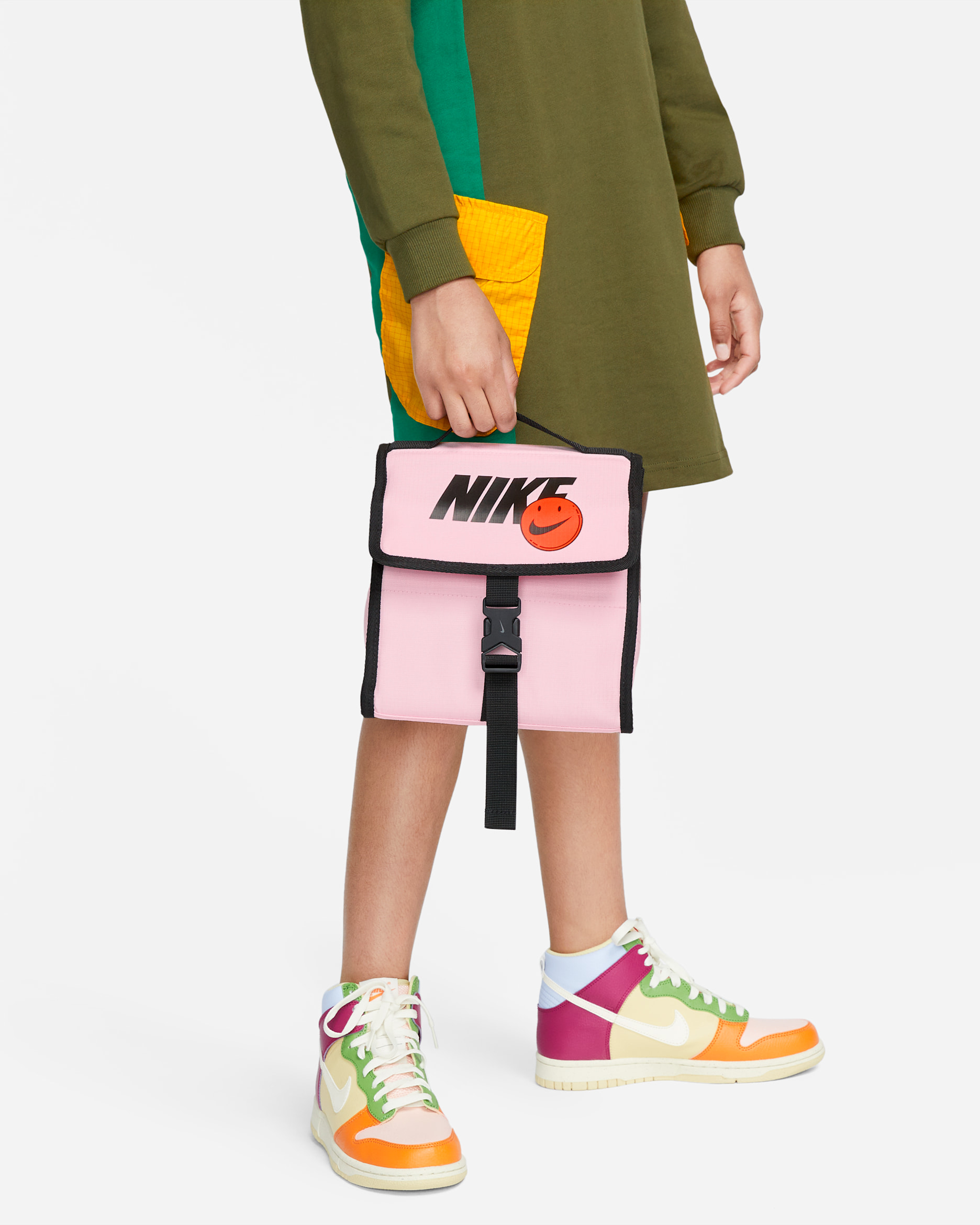 Nike Swoosh Smile Lunch Bag Big Kids' Lunch Bag (7.5L) - Pink Foam