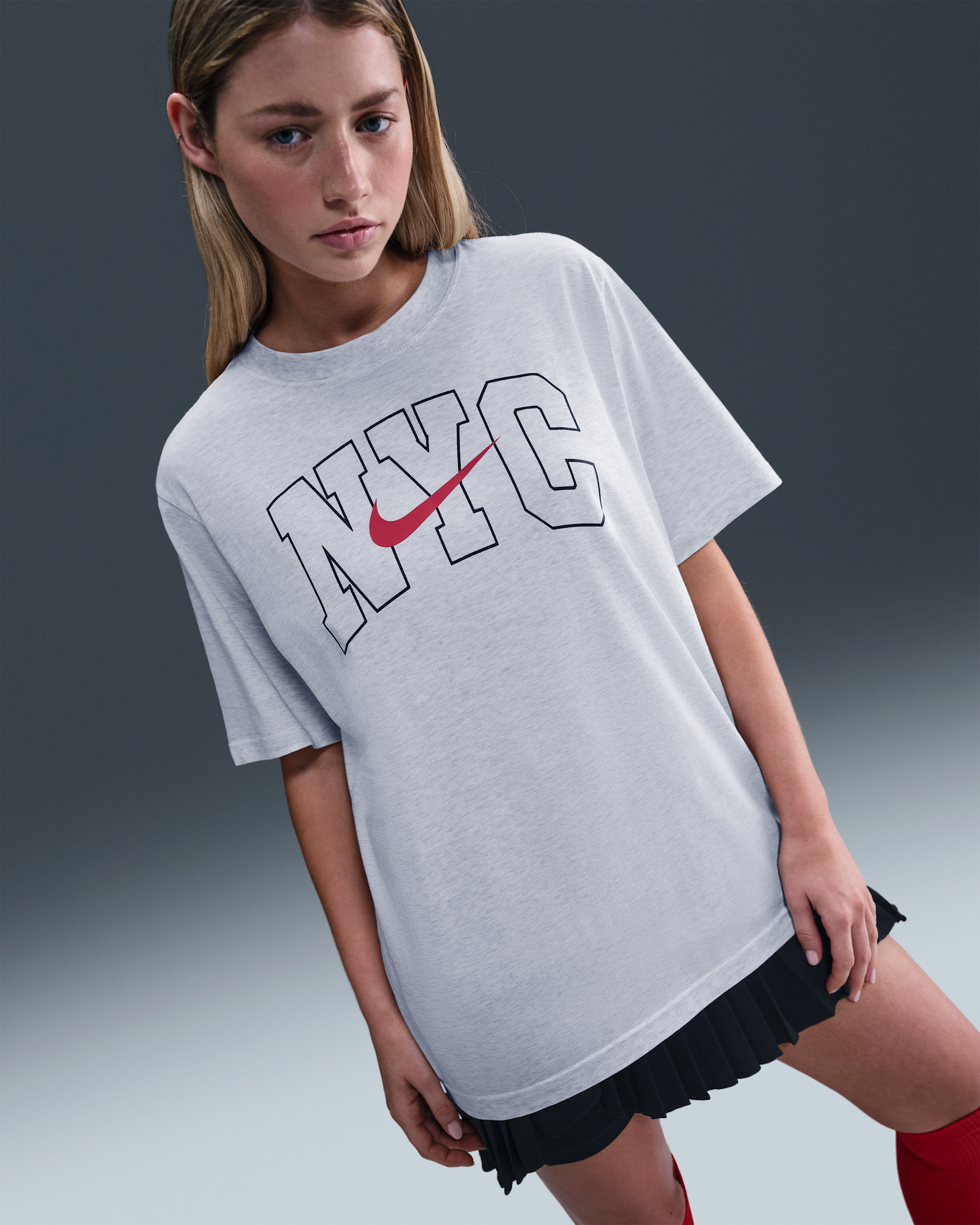 Nike Sportswear Essential Women's Graphic T-Shirt - Birch Heather/University Red