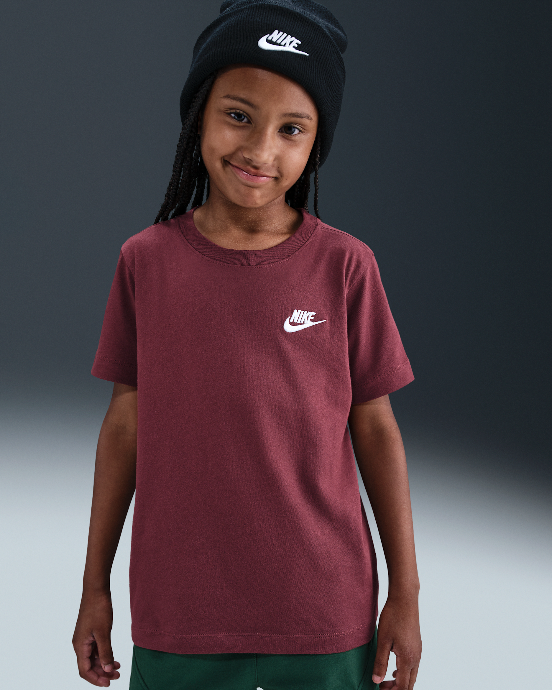 Nike Sportswear Older Kids' T-Shirt - Dark Team Red