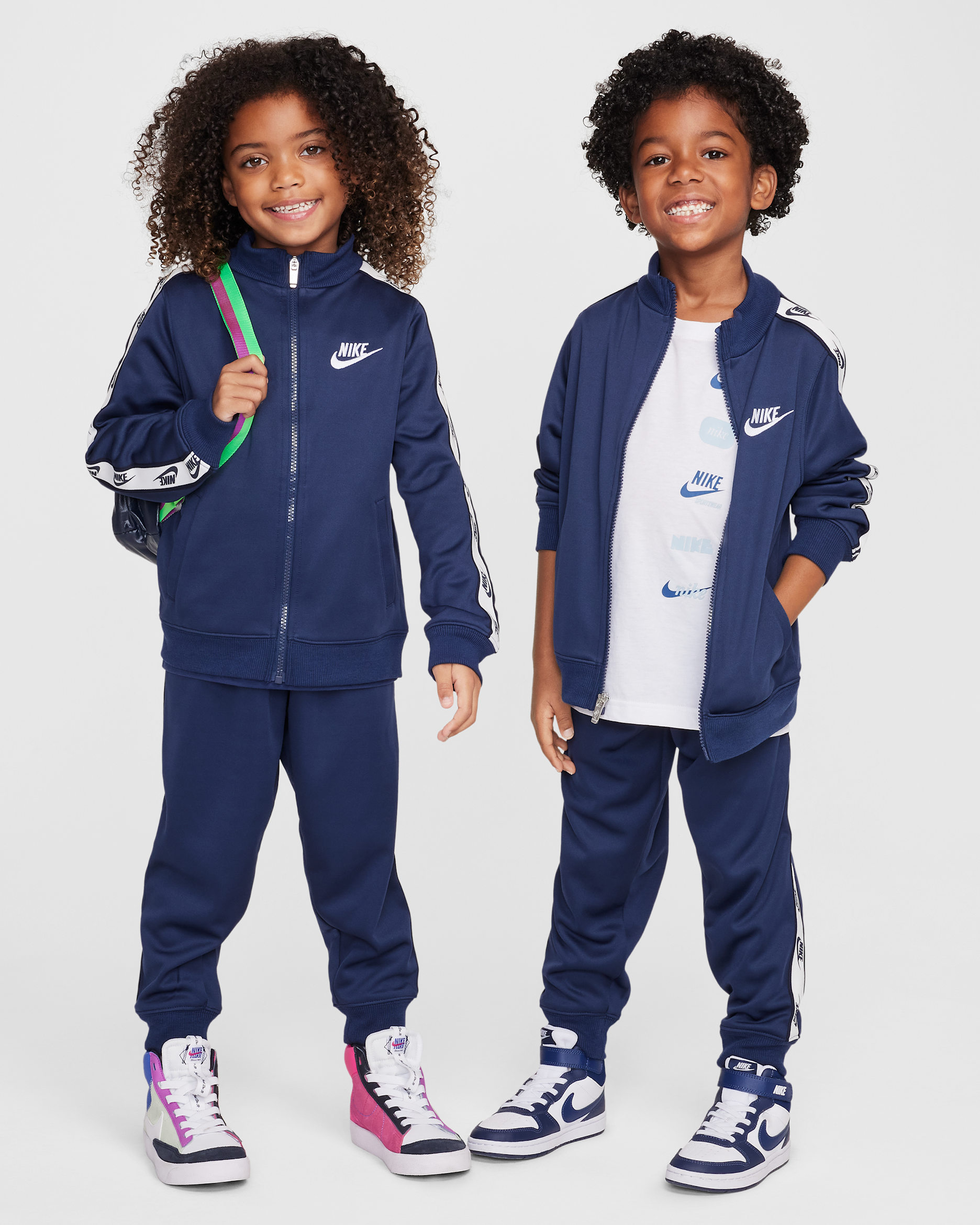 Conjunto de 2 piezas de cierre completo y cinta con logotipos para niños talla pequeña Nike Dri-FIT - Azul marino medianoche