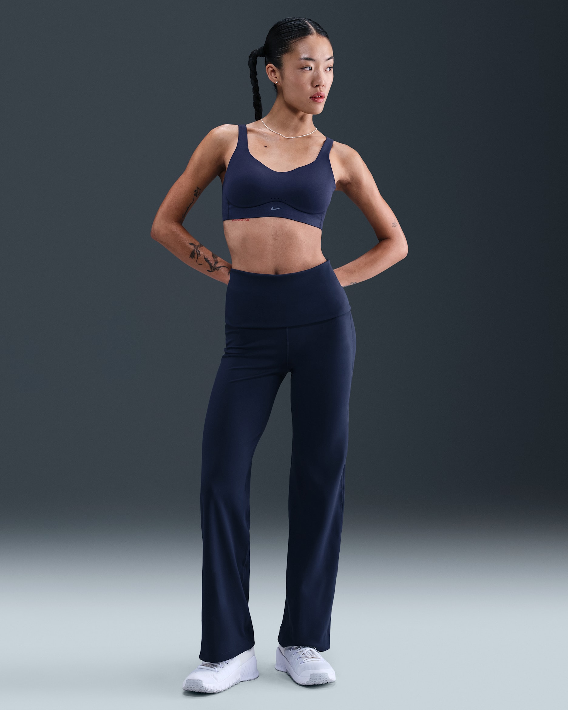 กางเกงขายาวเอวสูงผู้หญิงแบบพับได้ Dri-FIT Nike One - Midnight Navy/ขาว