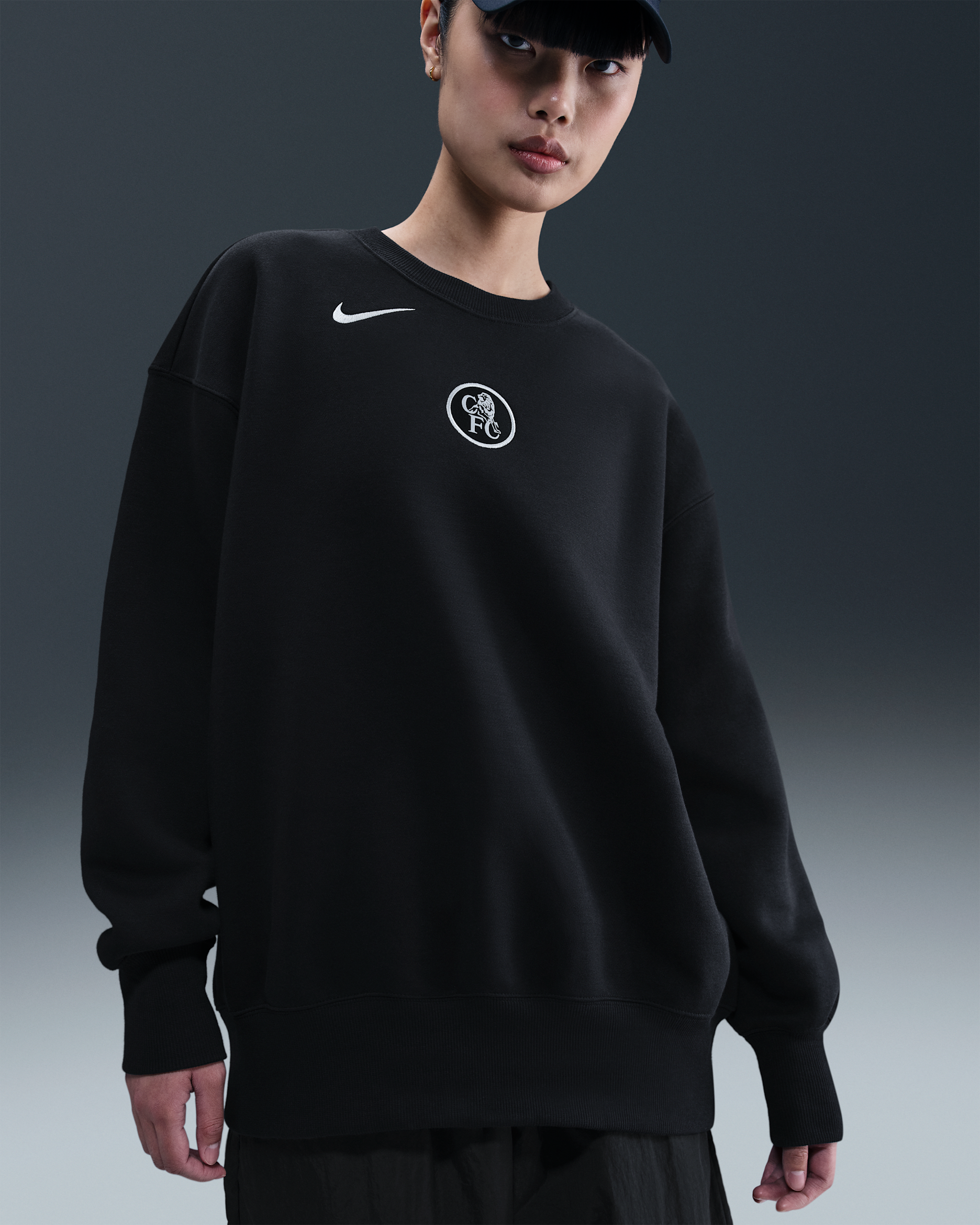 Chelsea F.C. Phoenix Fleece Third Women's Nike Football Total 90 Oversized Crew-Neck Sweatshirt - Black/Field Silver
