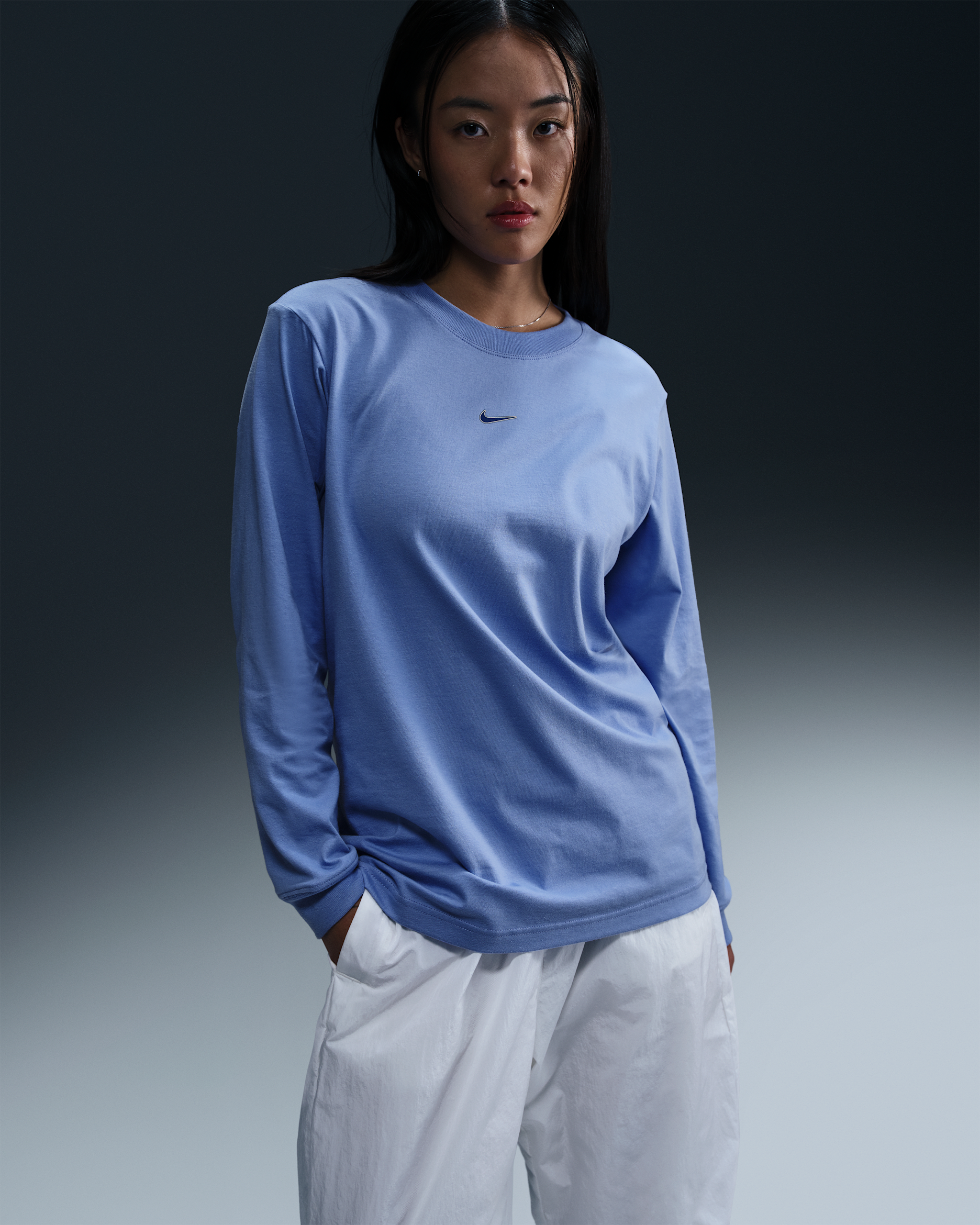 ナイキ スポーツウェア ウィメンズ ルーズ ロングスリーブ Tシャツ - ロイヤルパルス