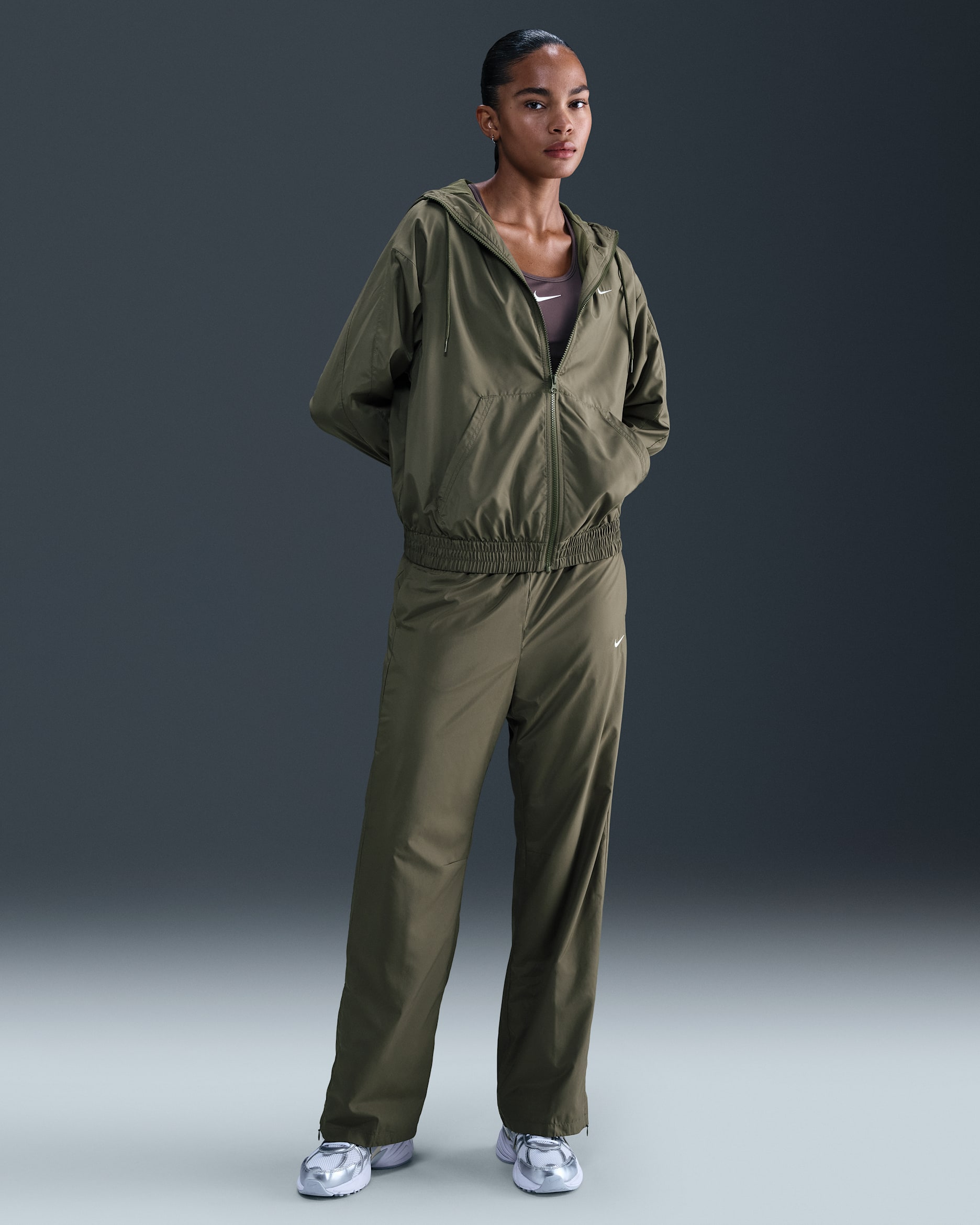 Pants de tiro medio con dobladillo abierto para mujer Nike Sportswear Classic - Oliva medio/Vela