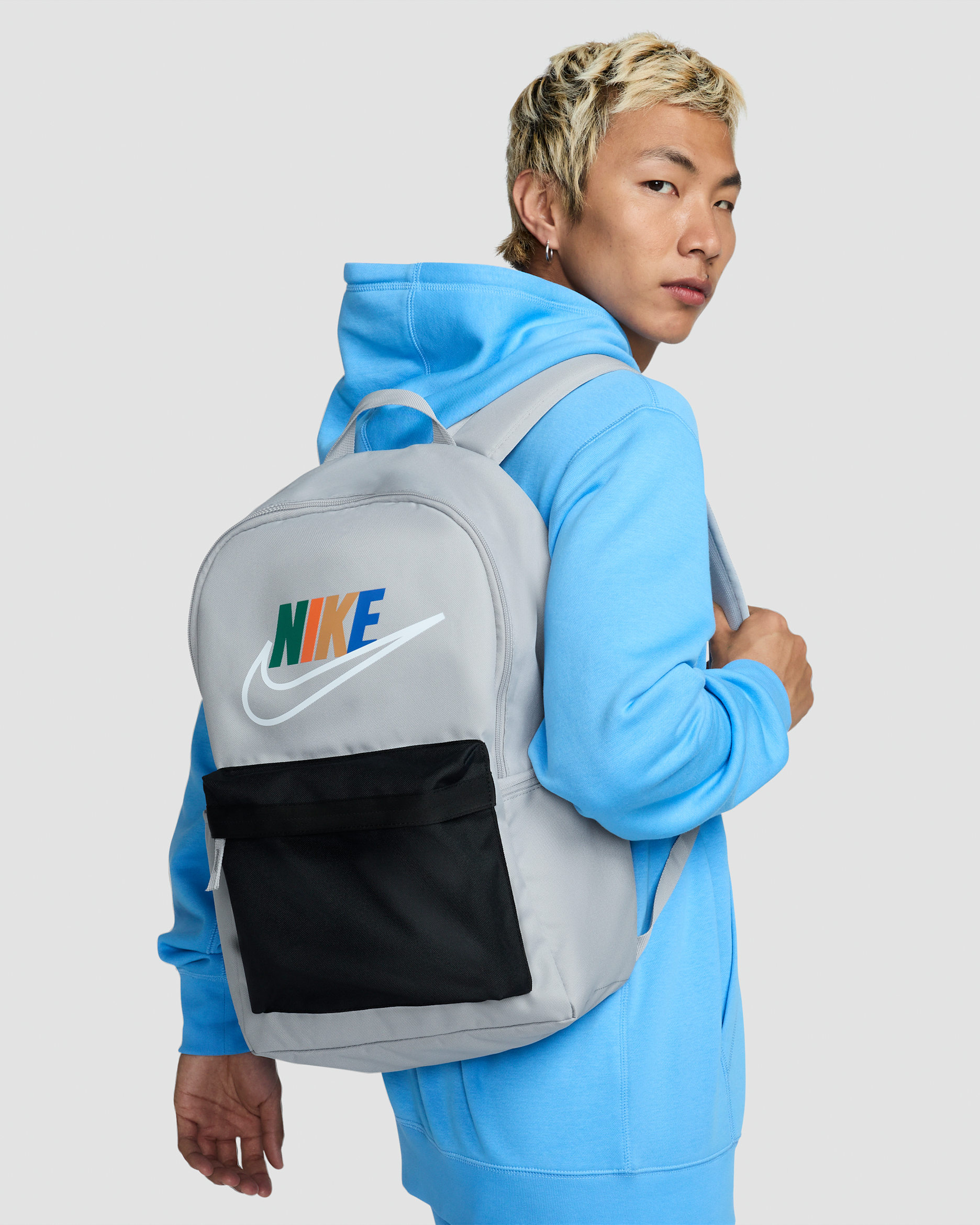 เป้สะพายหลัง Nike Heritage (25 ล.) - Wolf Grey/ดำ/ขาว