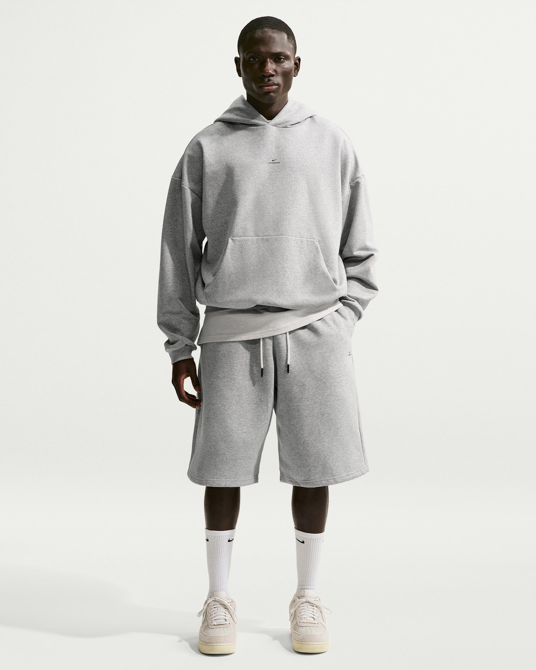 Nike Standard Issue Men's Therma-FIT 14" Fleece Basketball Shorts - Dark Grey Heather/Black