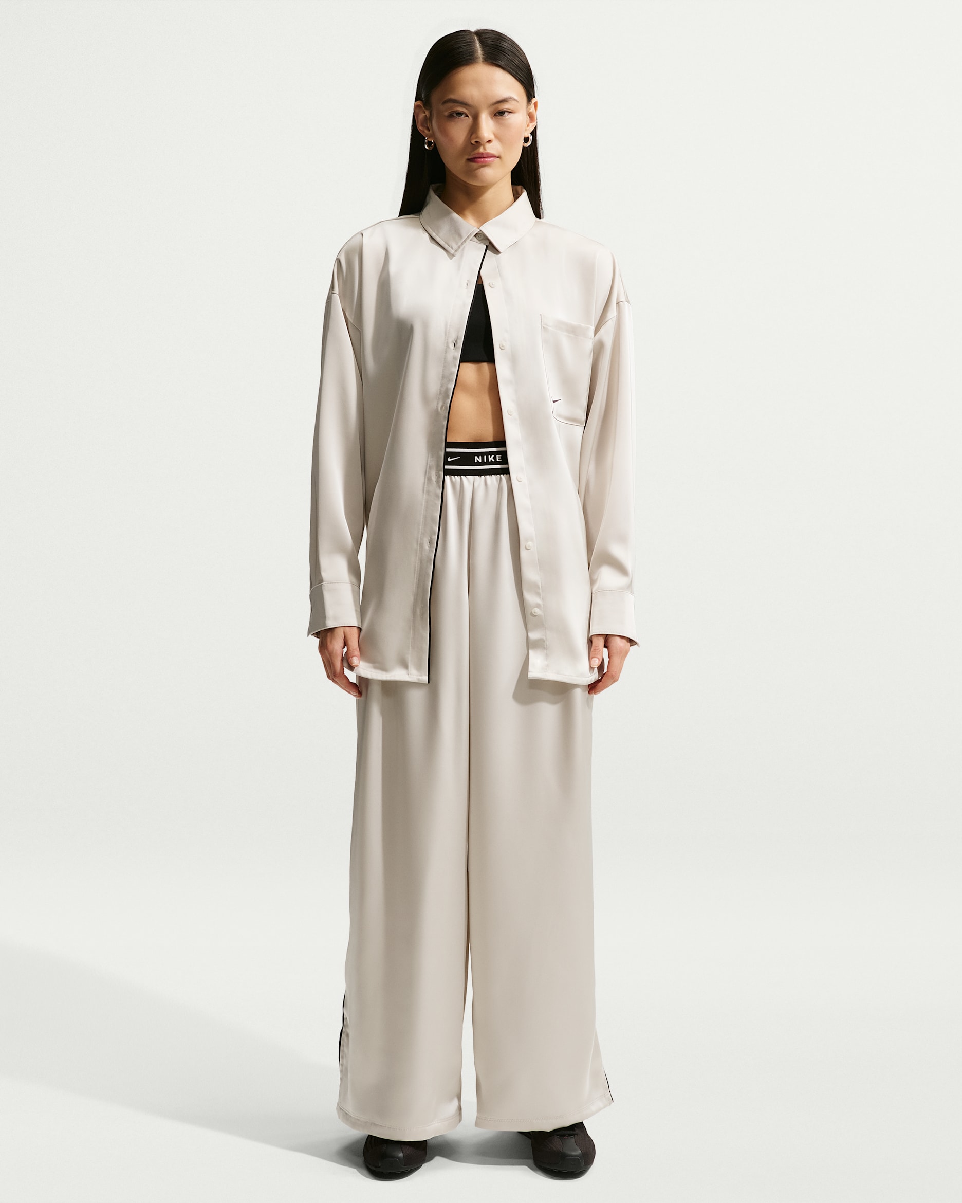 Pantaloni a vita media in raso Nike Sportswear – Donna - Light Bone/Nero