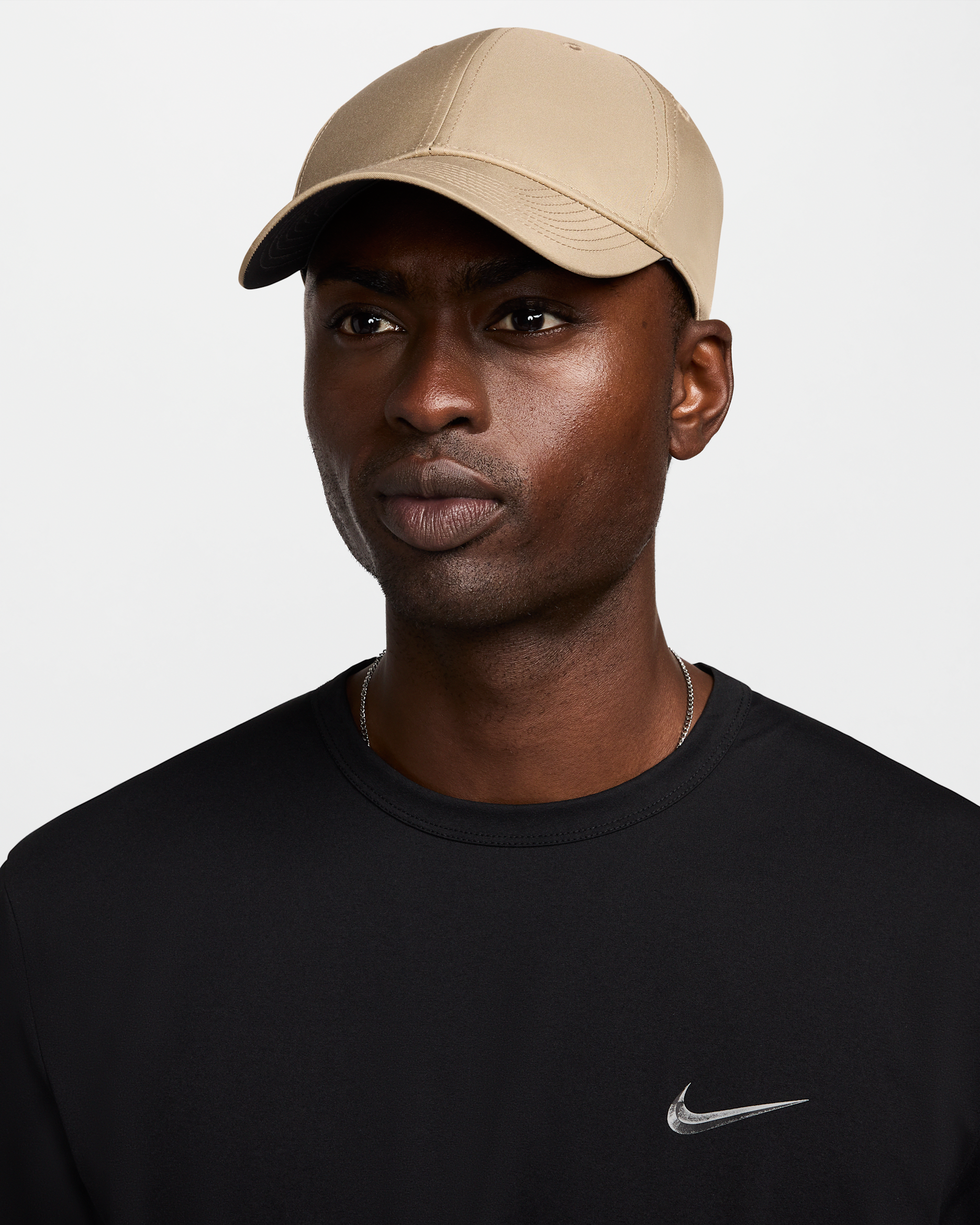 หมวกแก๊ปมีโครงไม่มีลายด้านหน้า Nike Dri-FIT Club - Khaki/ขาว