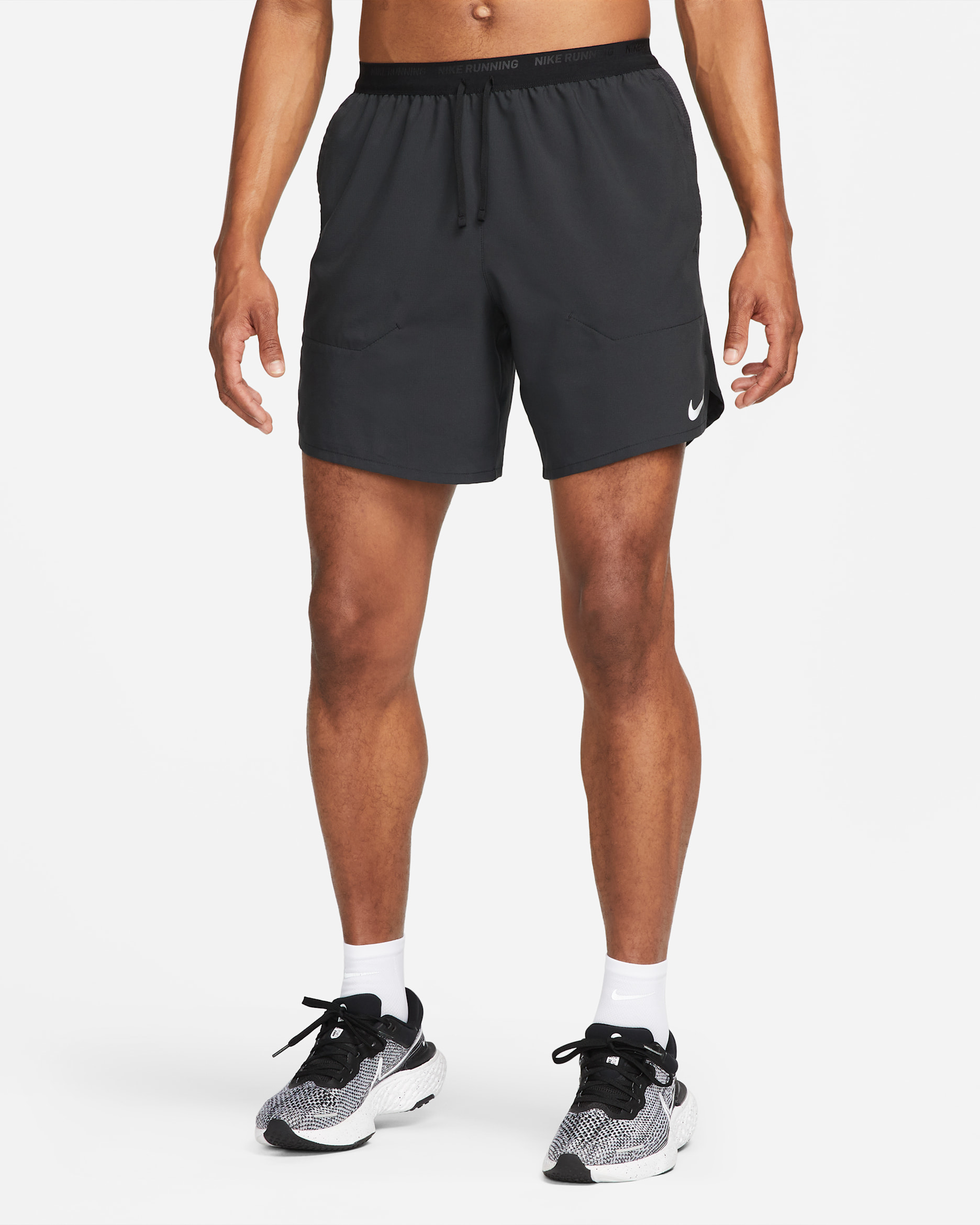 Shorts de running sin forro Dri-FIT de 18 cm para hombre Nike Stride - Negro/Negro