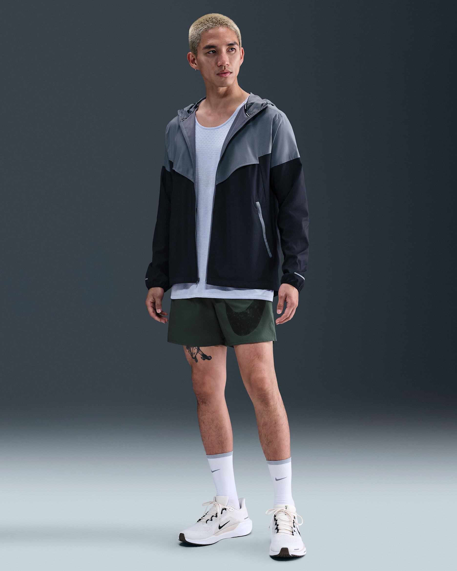 Nike Challenger Swoosh Men's 12.5cm (approx.) Dri-FIT Running Shorts - Vintage Green/Vintage Green/Black/Black