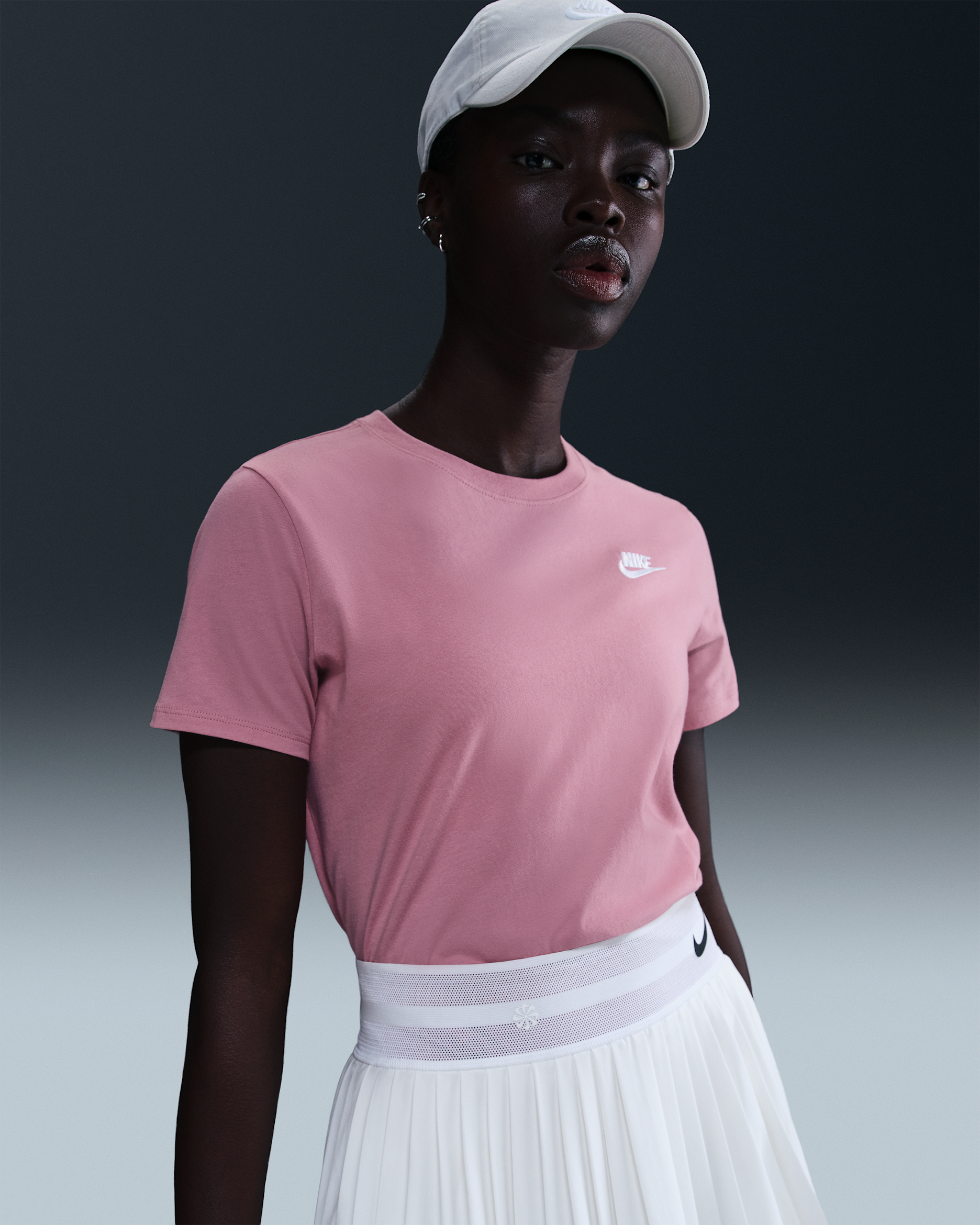Nike Sportswear Club Essentials T-shirt voor dames - Elemental Pink