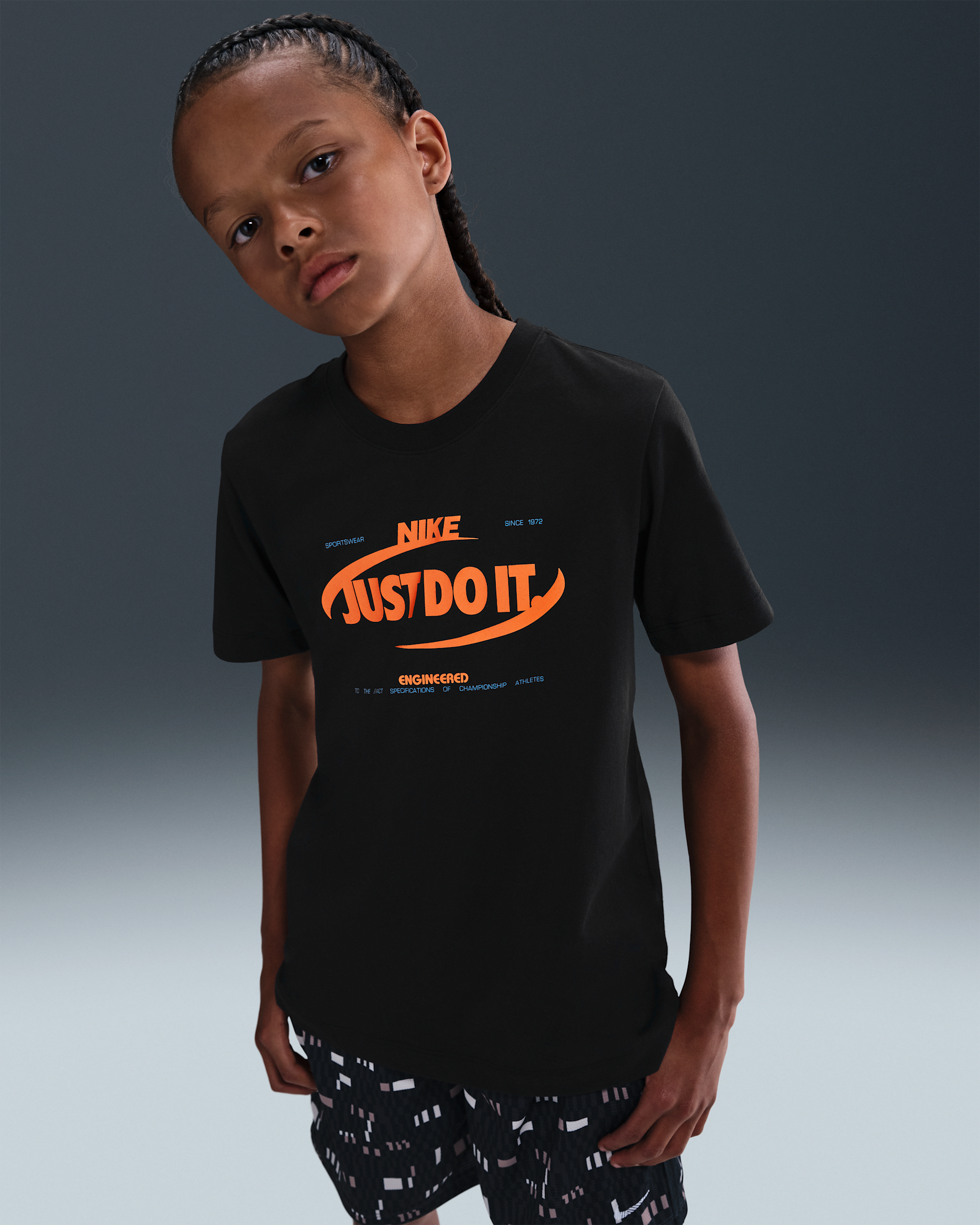 Playera para niños talla grande Nike Sportswear - Negro