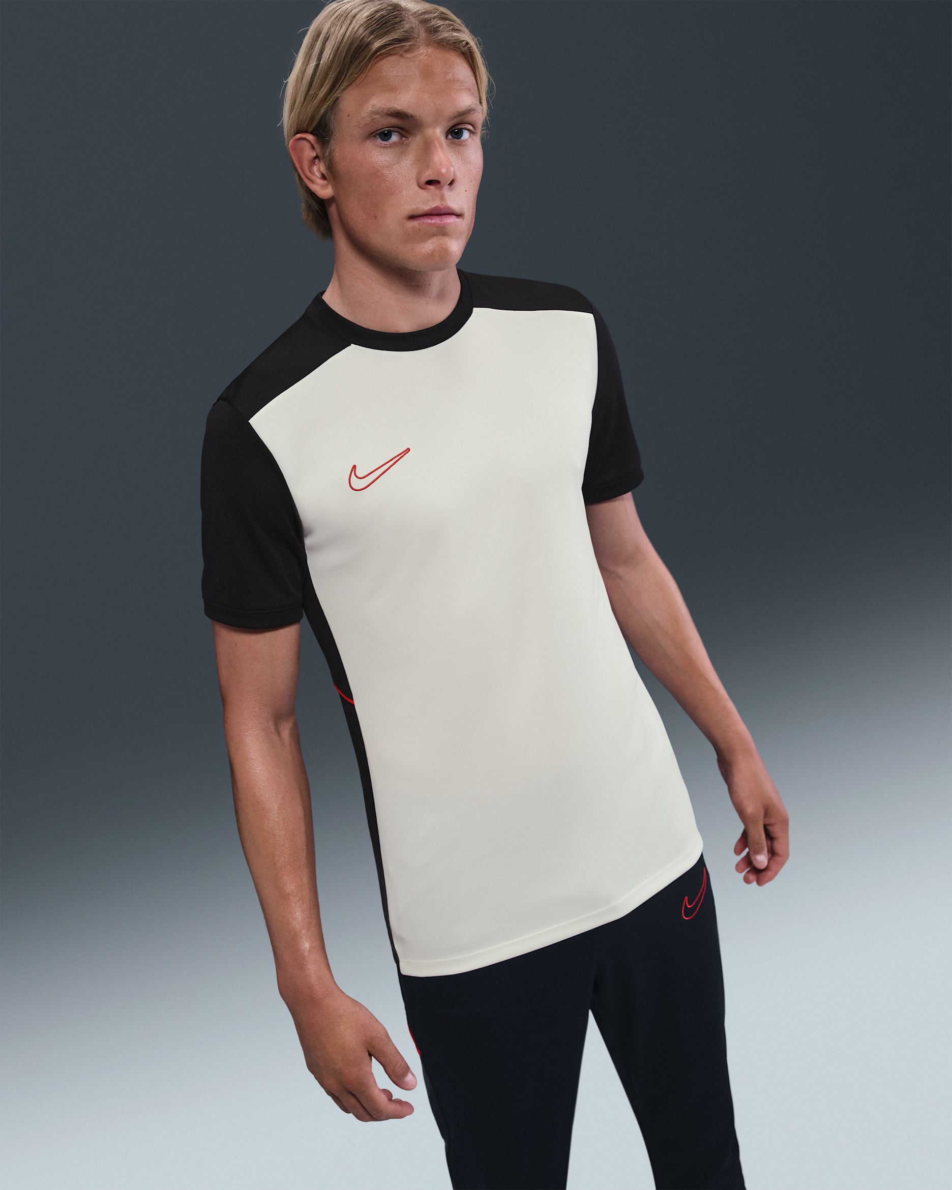 Haut de foot à manches courtes Dri-FIT Nike Academy pour homme - Sail/Noir/University Red/University Red