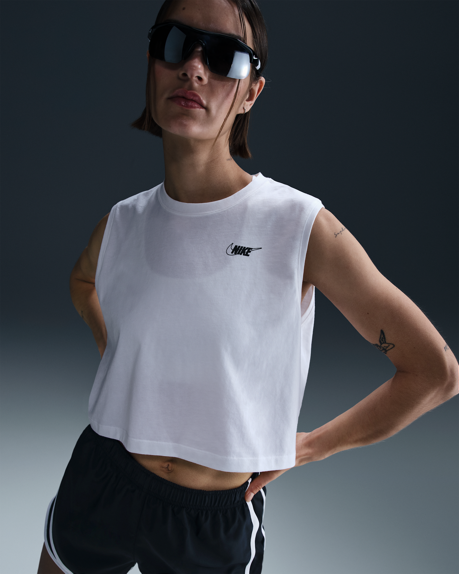 Nike Sportswear Club Women's Sleeveless Cropped Graphic T-Shirt - White